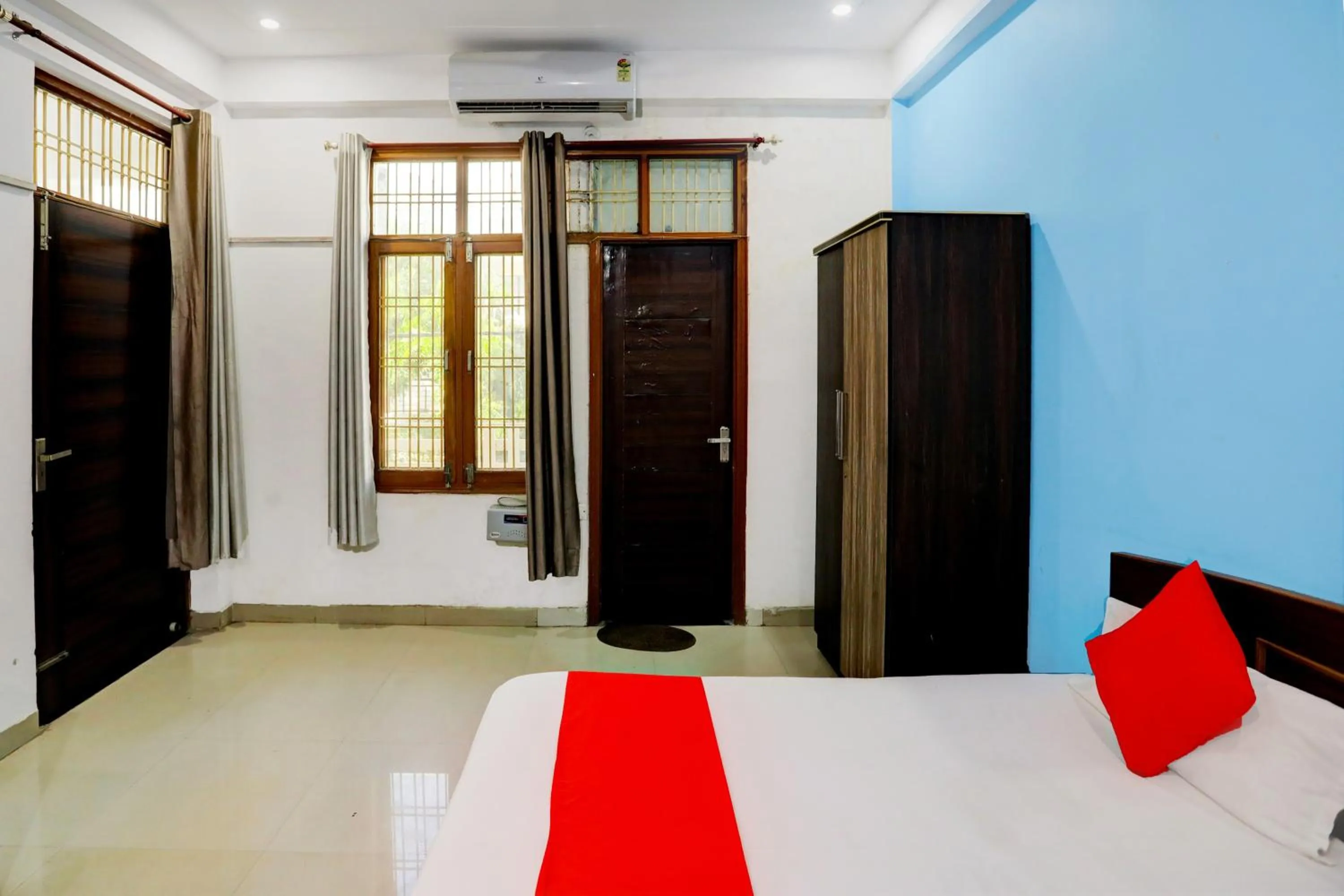 Bedroom in Hotel O Virasat Guest House