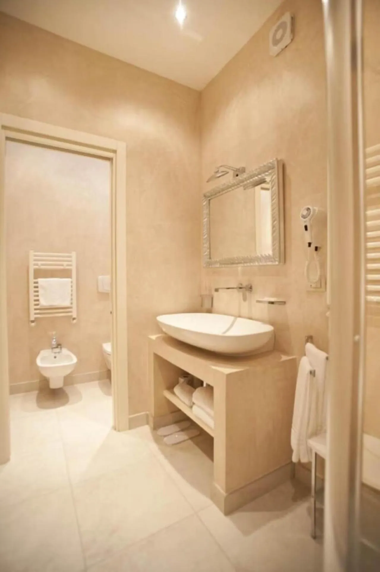 Shower in Al Mirador Resort