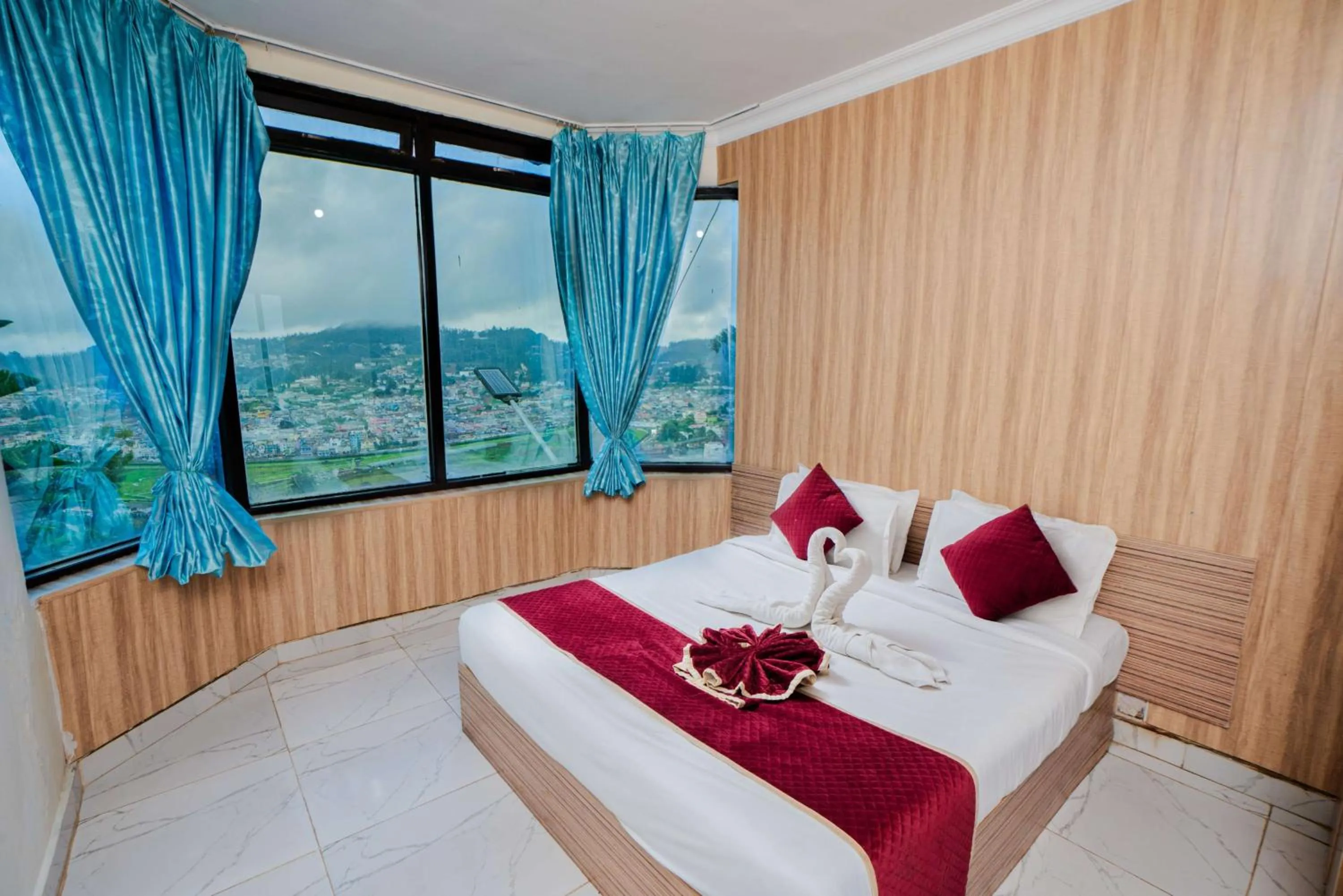 Bedroom, Bed in Tulips Resorts - Elkhill