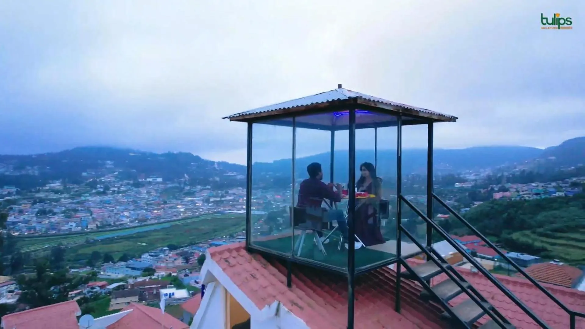 Dining area in Tulips Resorts - Elkhill