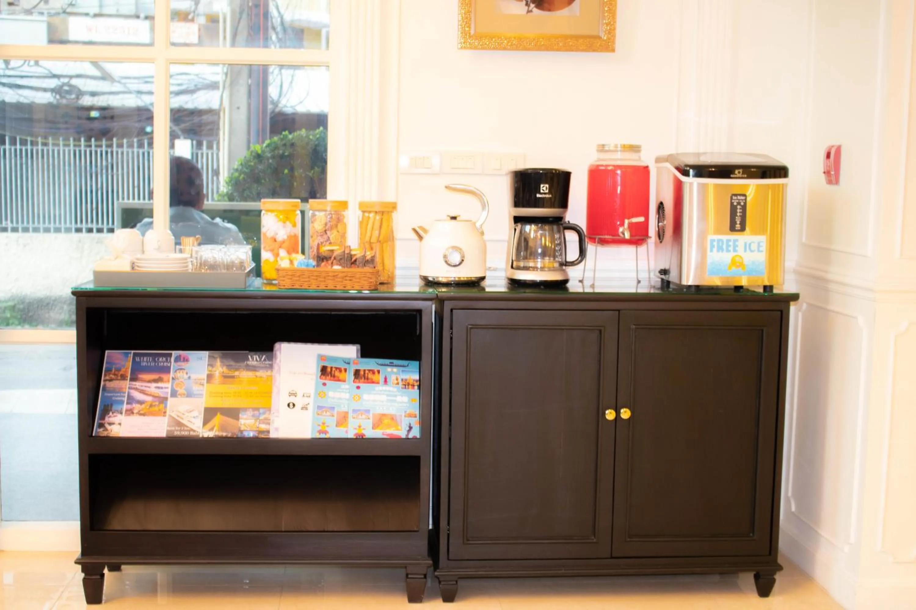 Food and drinks in Siri Grand Bangkok Hotel