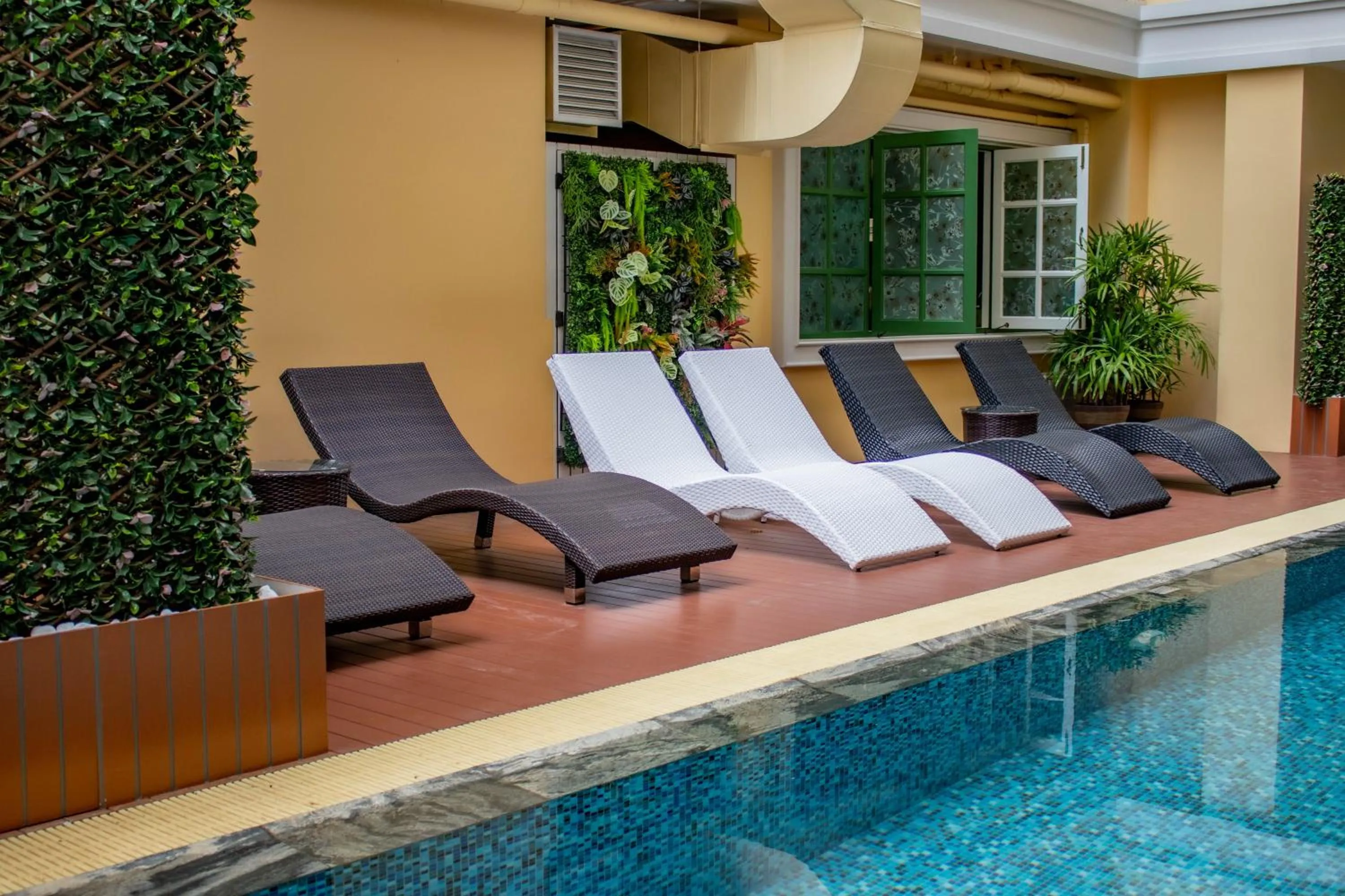 Swimming pool in Siri Grand Bangkok Hotel