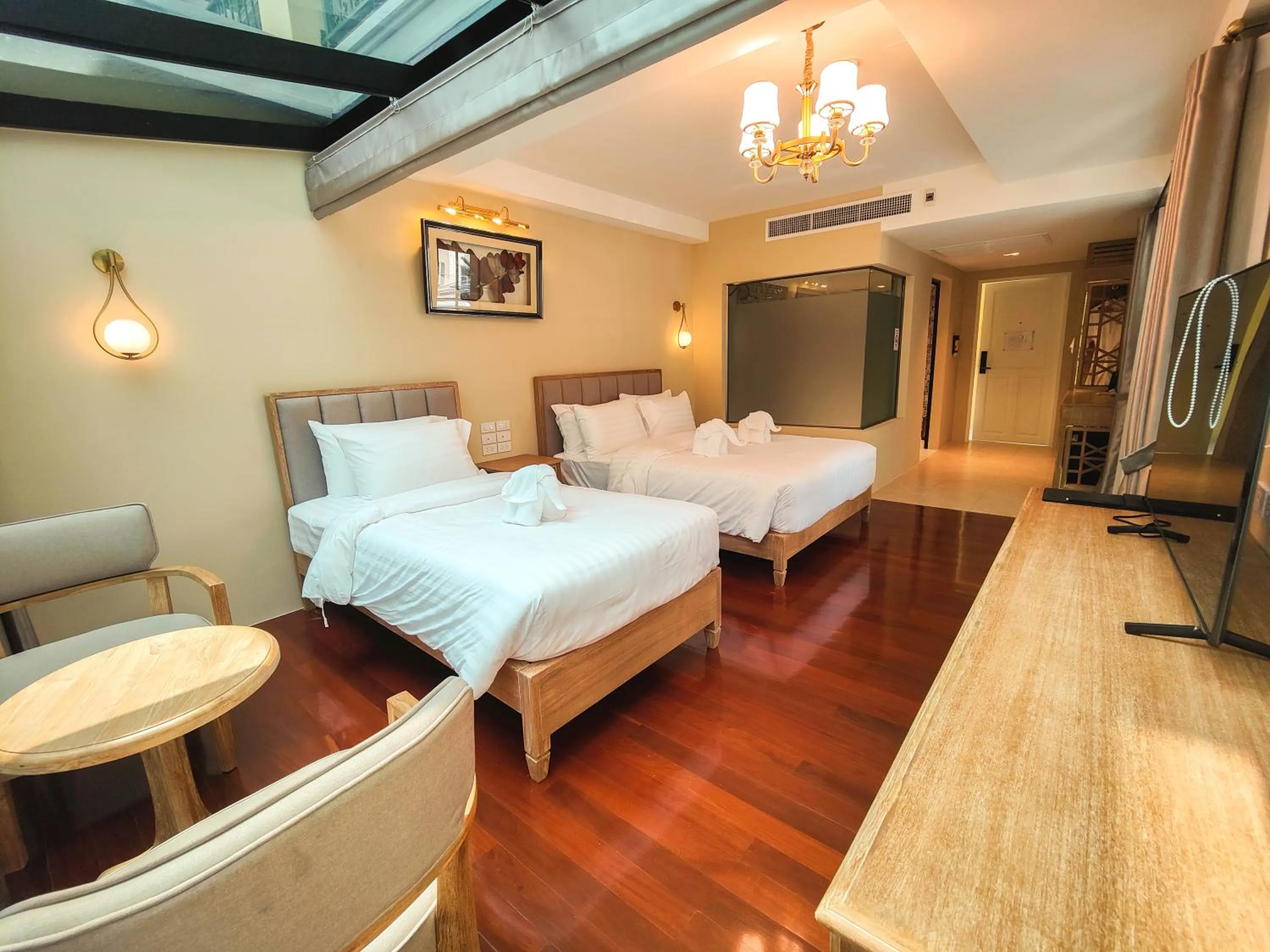 Photo of the whole room, Bed in Siri Grand Bangkok Hotel