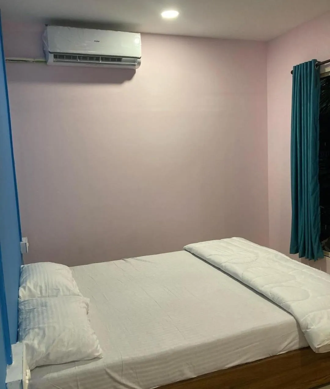 air conditioner, Bed in COCKS TOWN