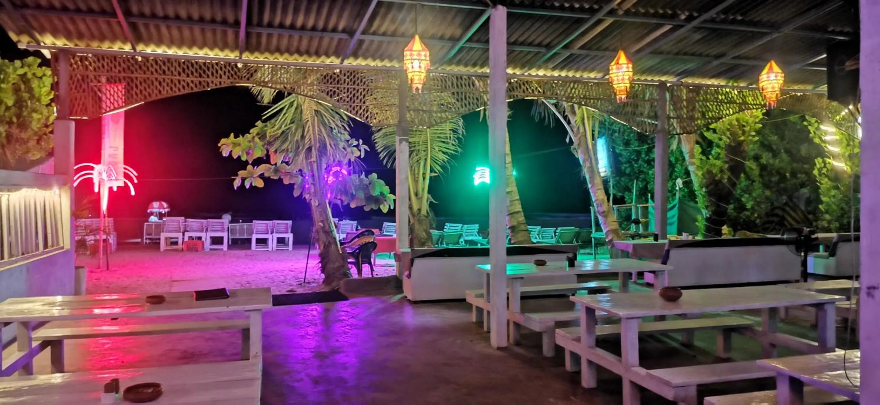 Restaurant/places to eat in COCKS TOWN