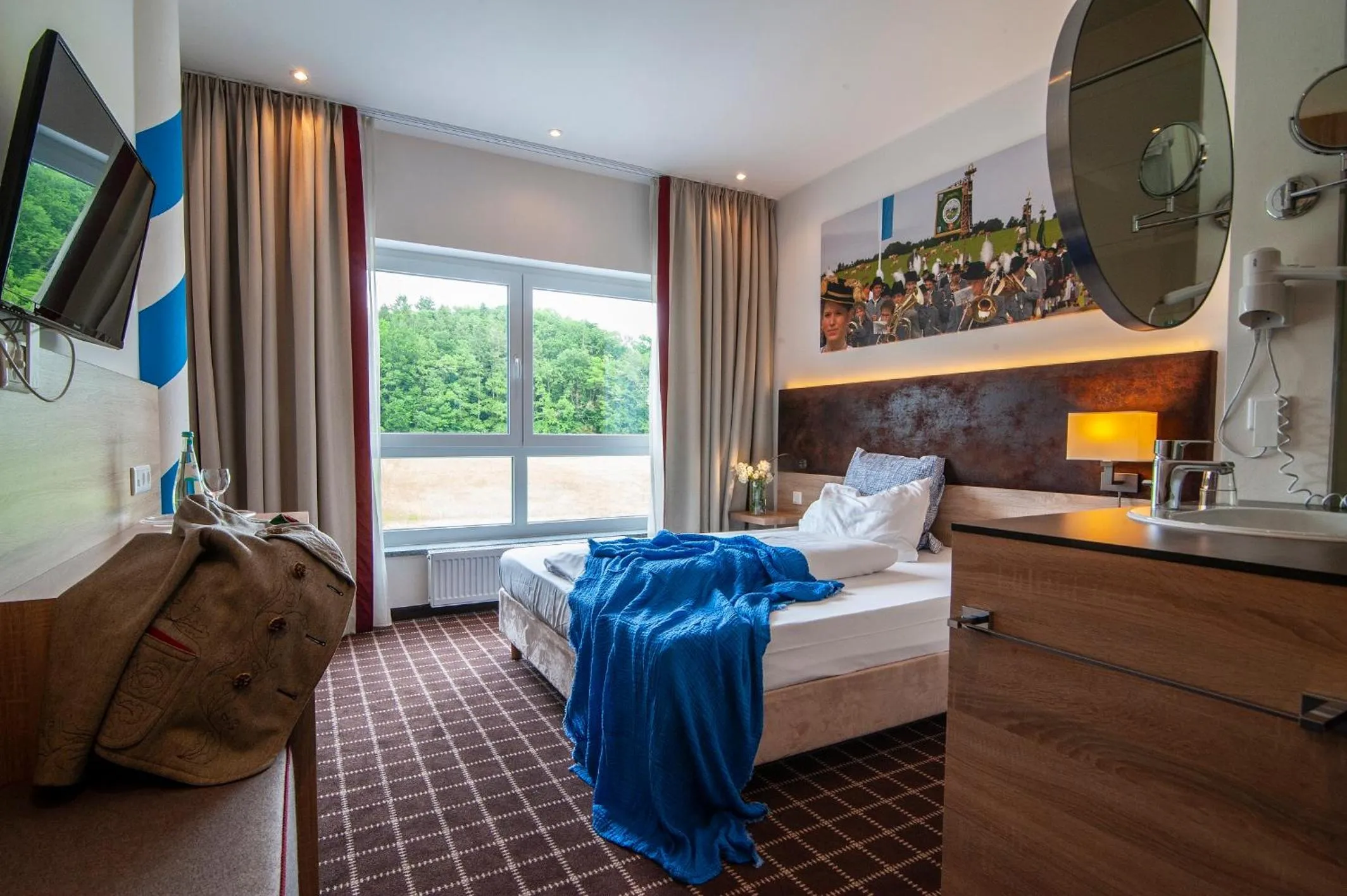 Photo of the whole room, Bed in Business Class Hotel Ebersberg