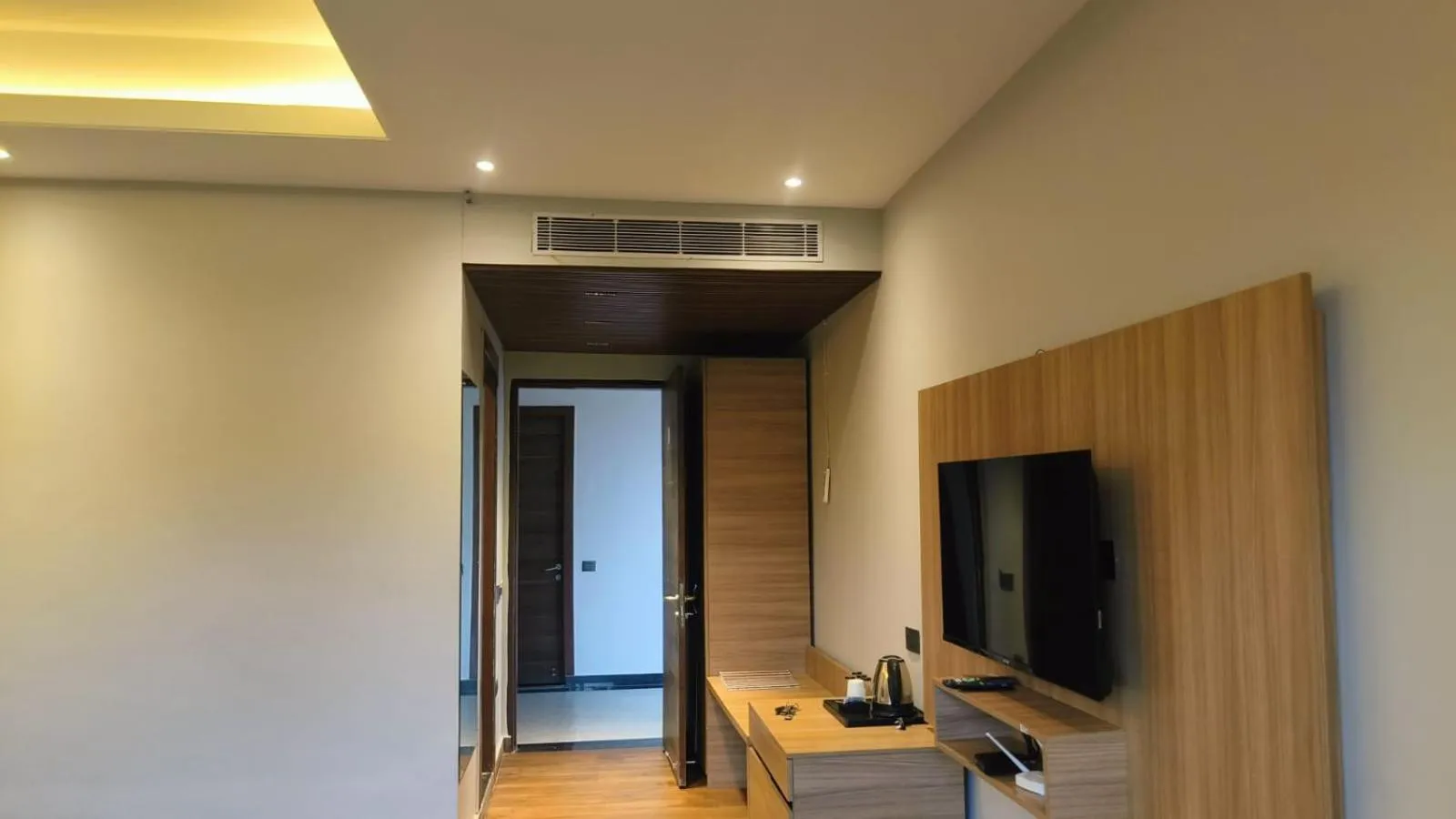 TV and multimedia in Silver Sand Sea Princess Beach Resort