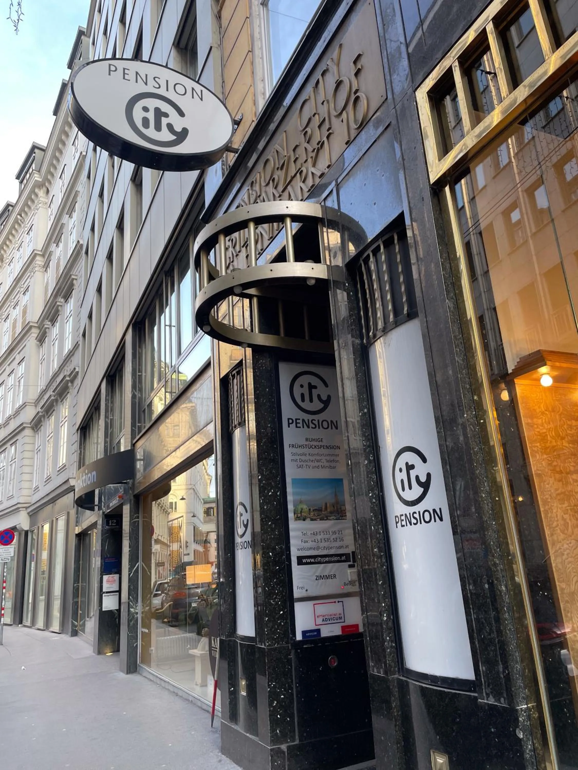 Facade/entrance in City Pension Stephansplatz I Self Check In