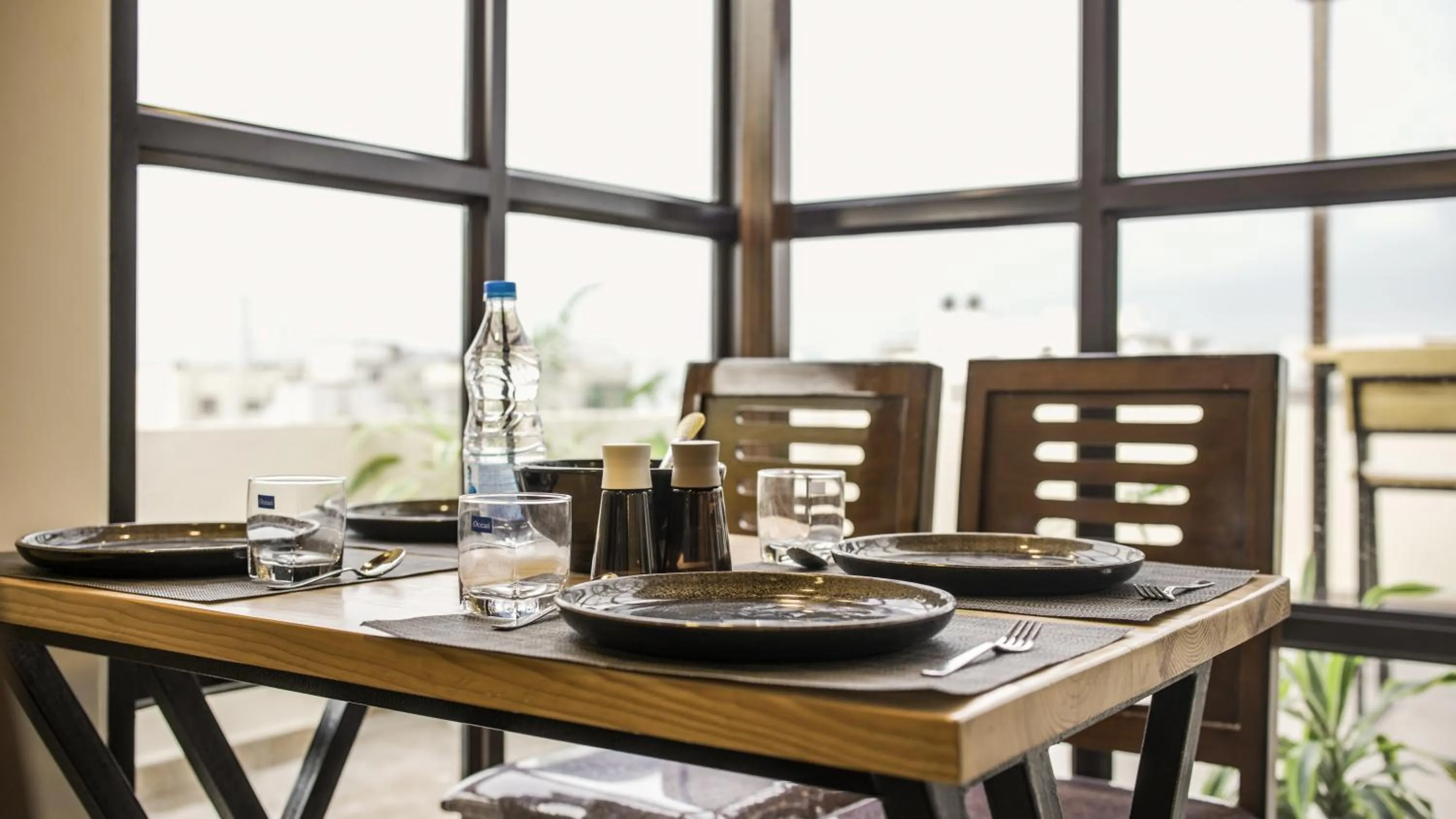 Restaurant/places to eat in Radhe Suites