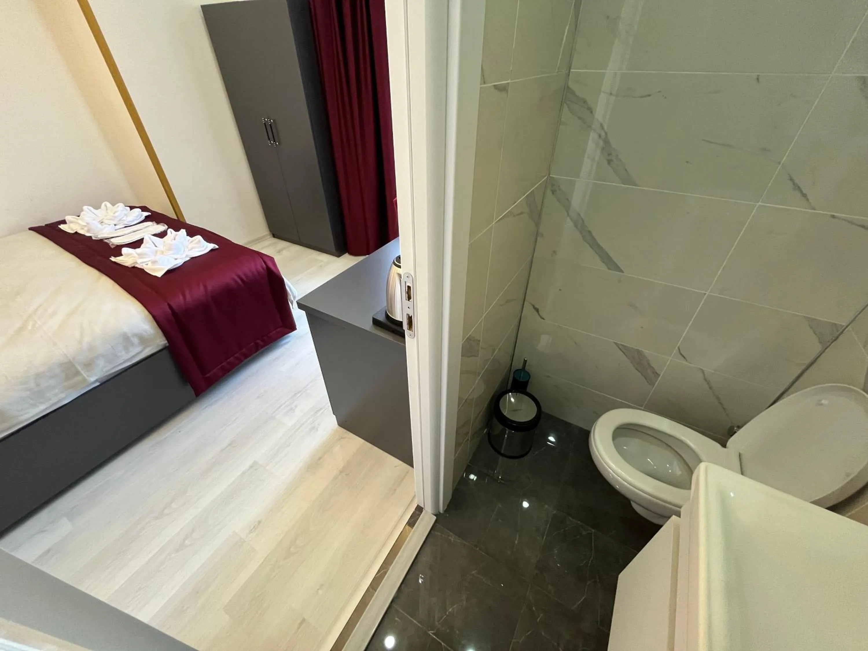 Toilet, Bed in Lale Sultan Hotel