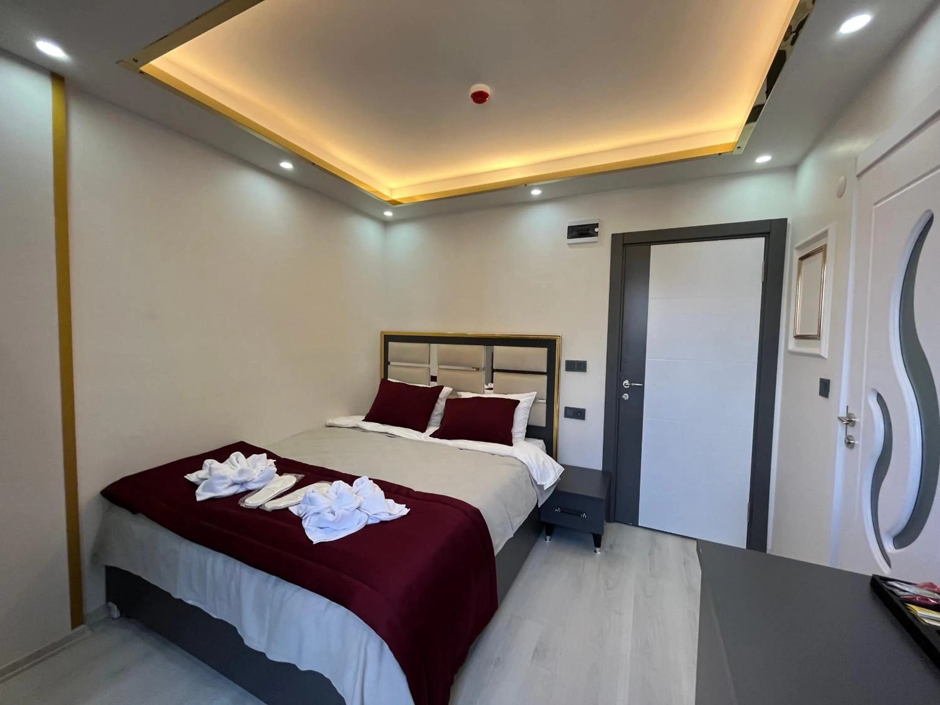 Bed in Lale Sultan Hotel