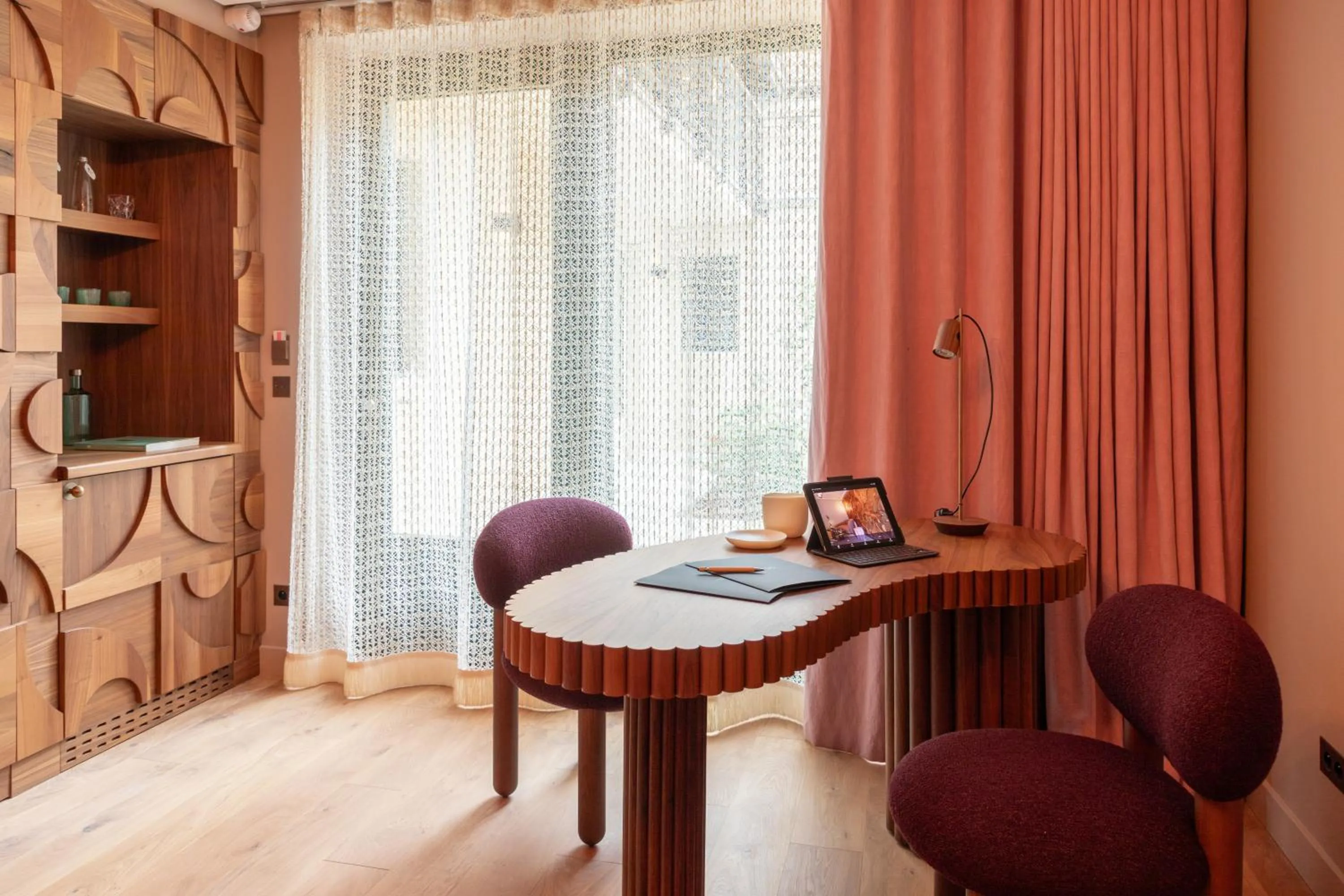 Library in Yndo Hôtel