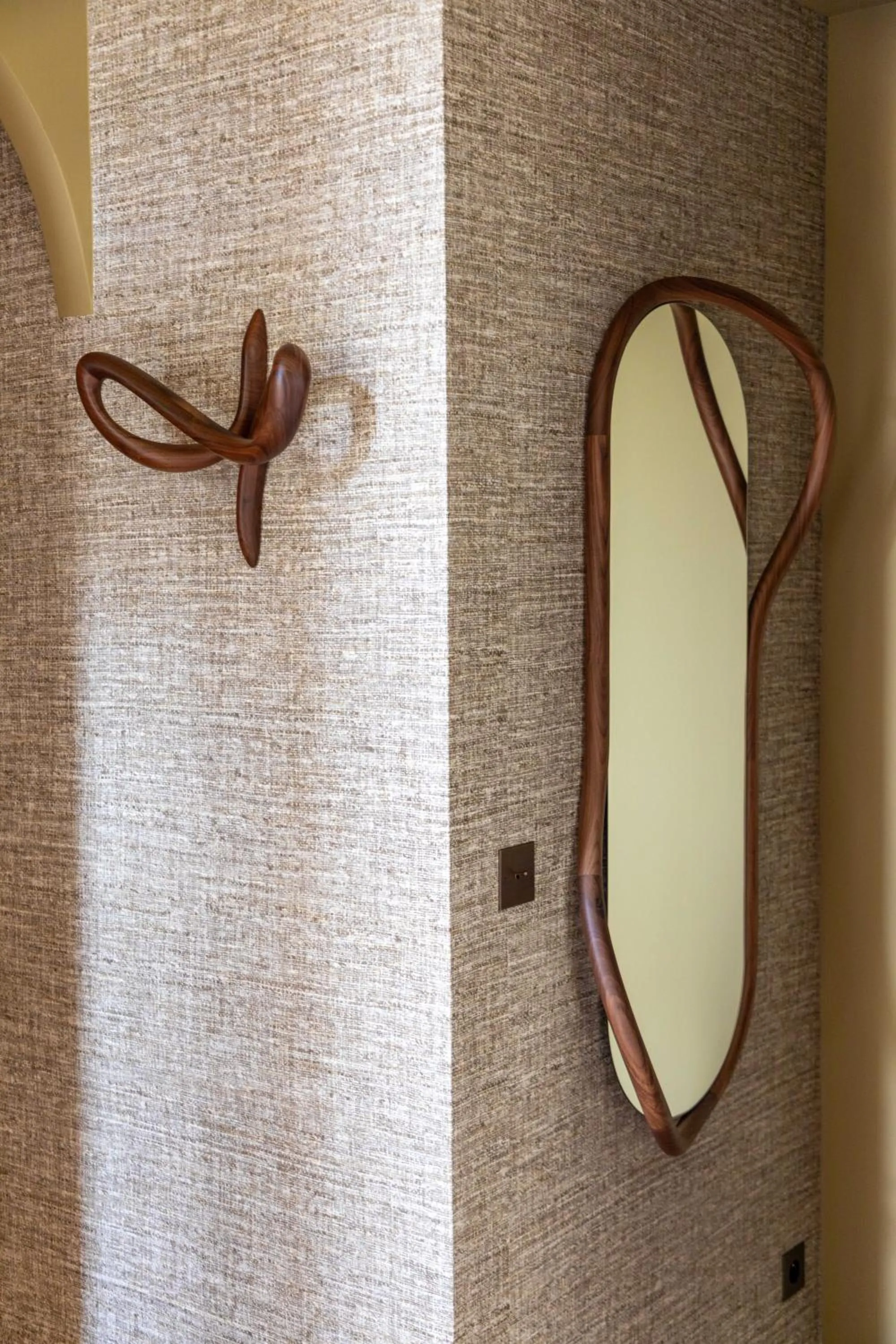 wardrobe in Yndo Hôtel