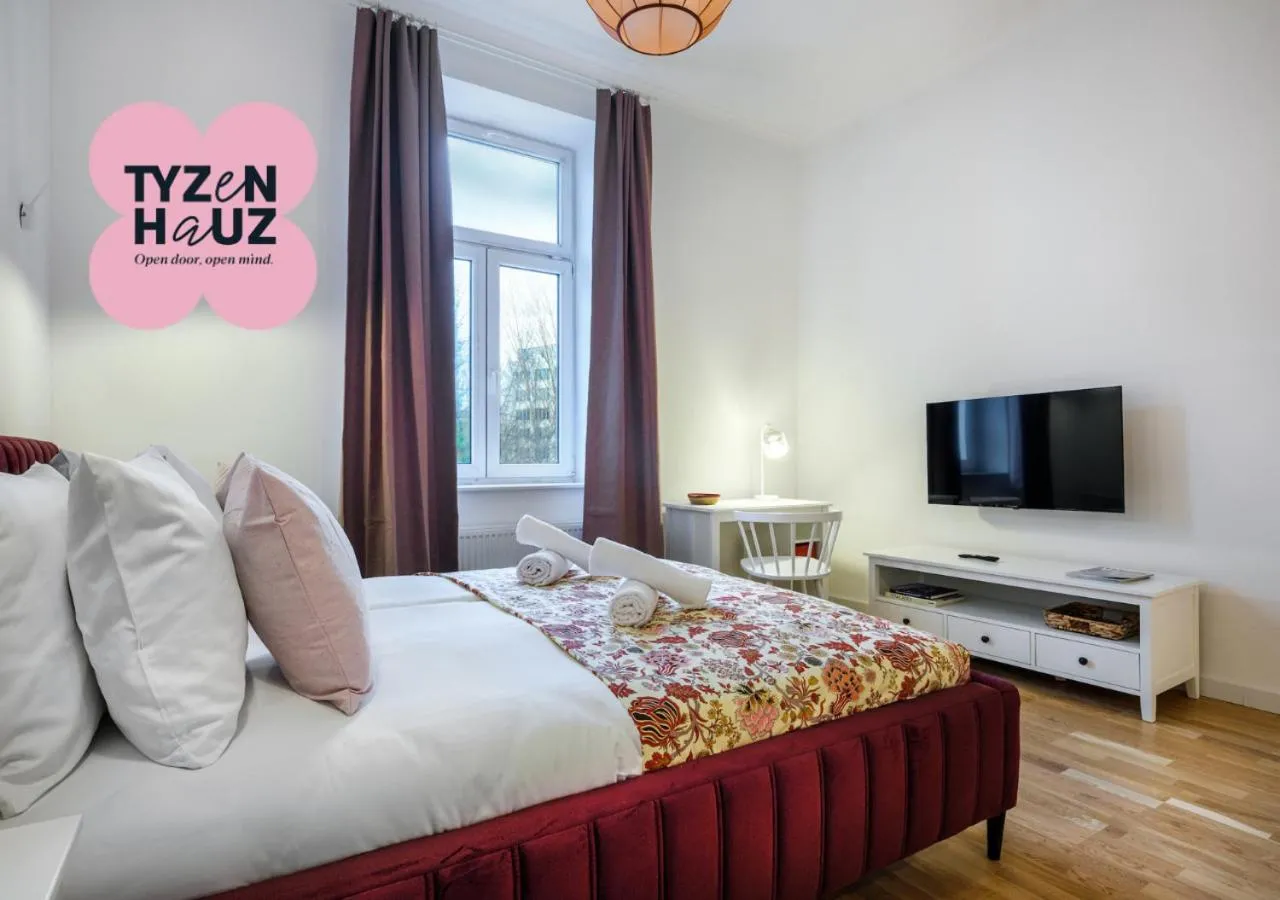 Communal lounge/ TV room, Bed in Tyzenhauz Suites Topolowa
