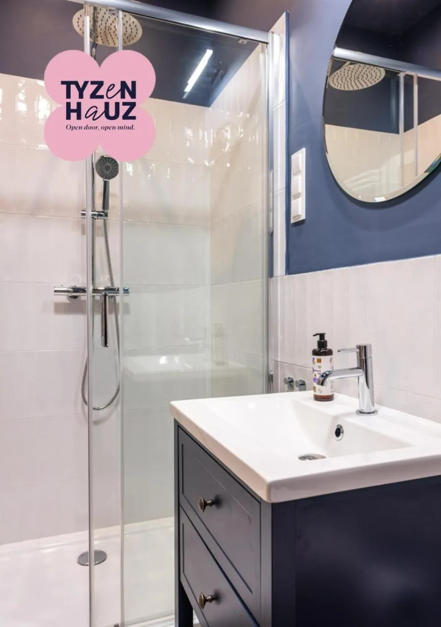 Shower in Tyzenhauz Suites Topolowa