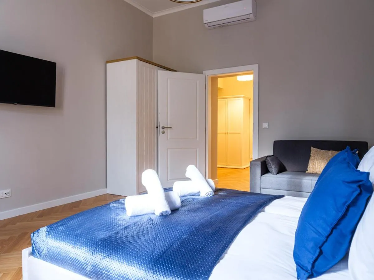Bed in Tyzenhauz Suites Topolowa