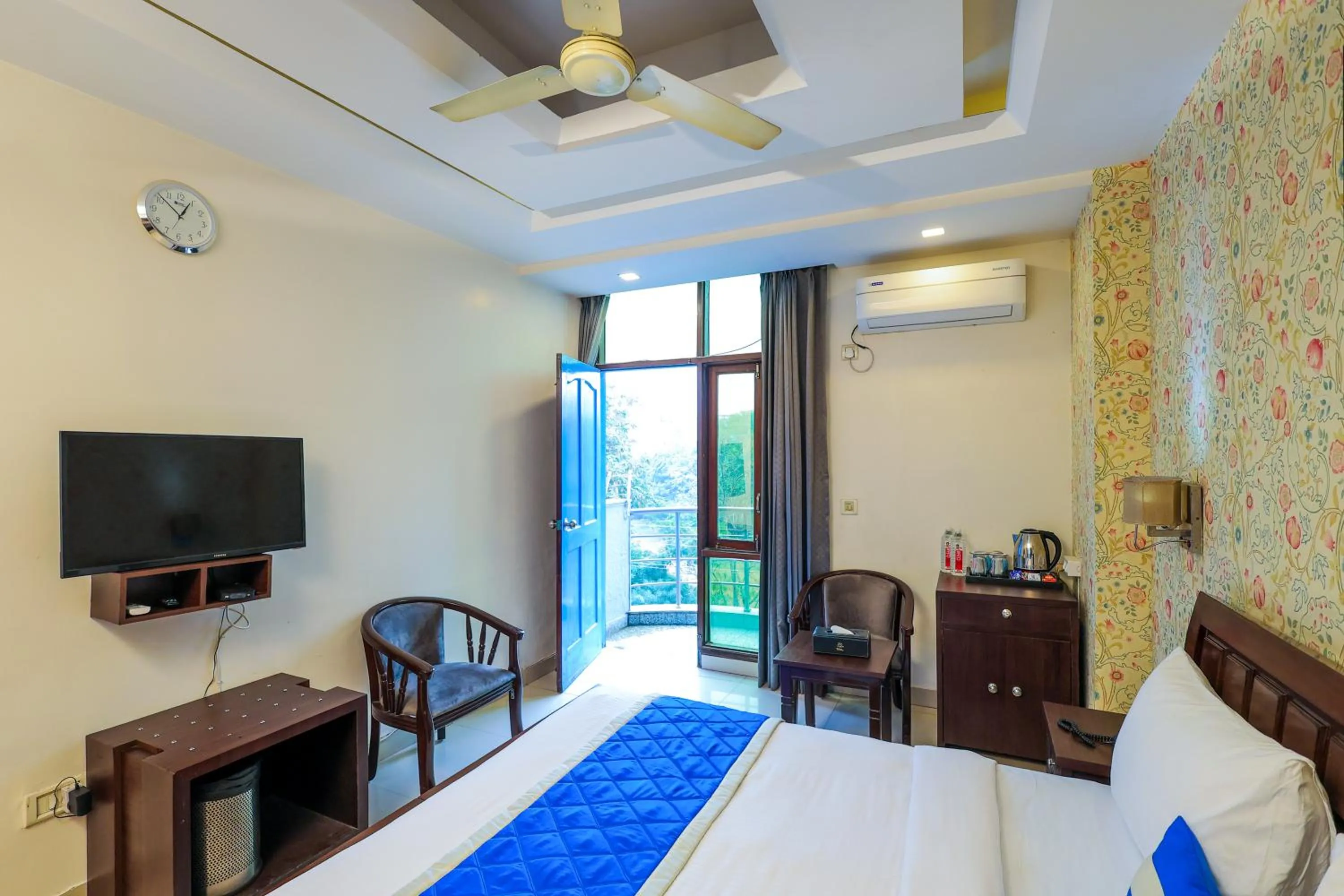 Bedroom, Bed in Nikko Blue - Boutique Hotel