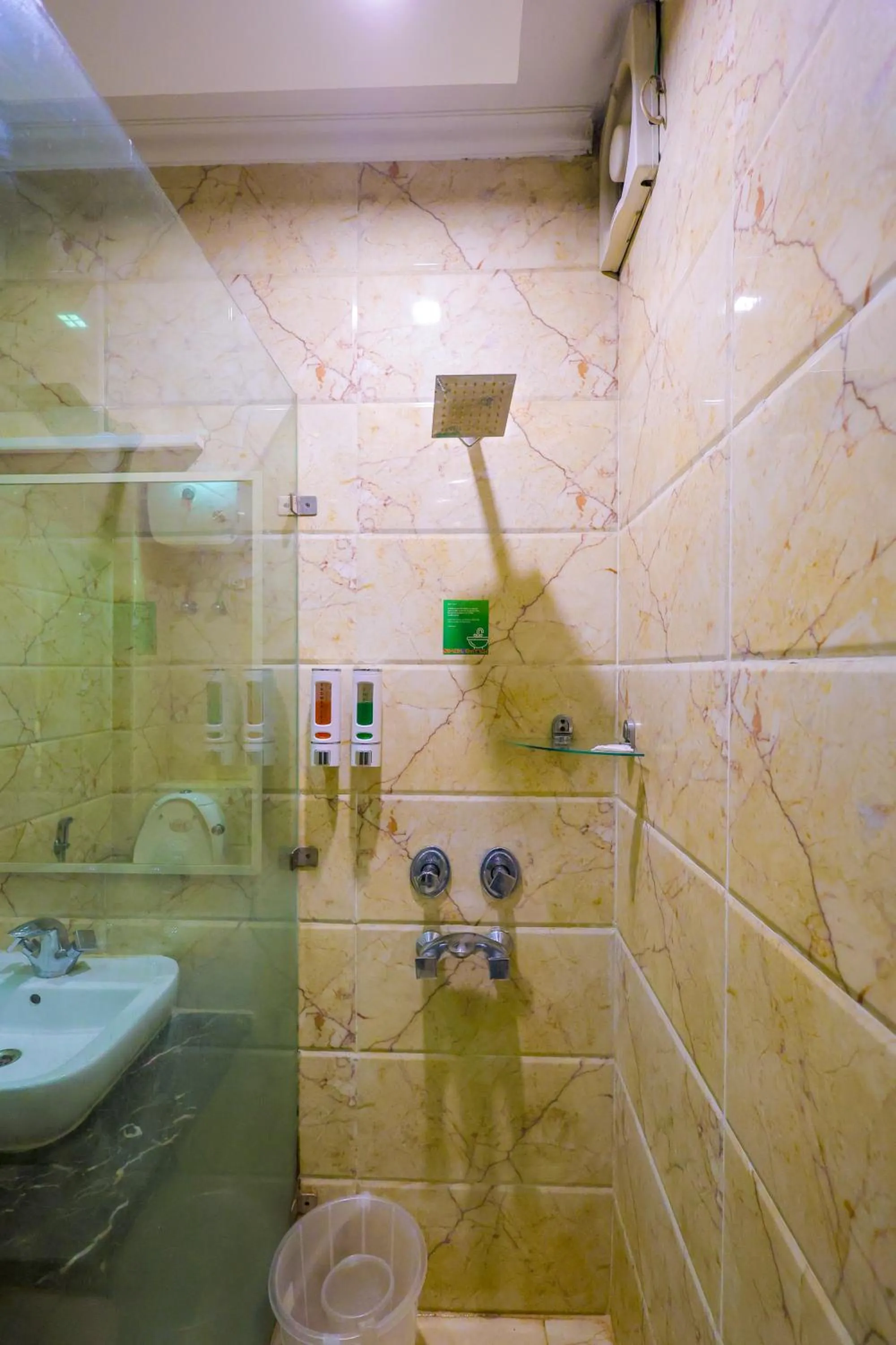 Shower in Nikko Blue - Boutique Hotel