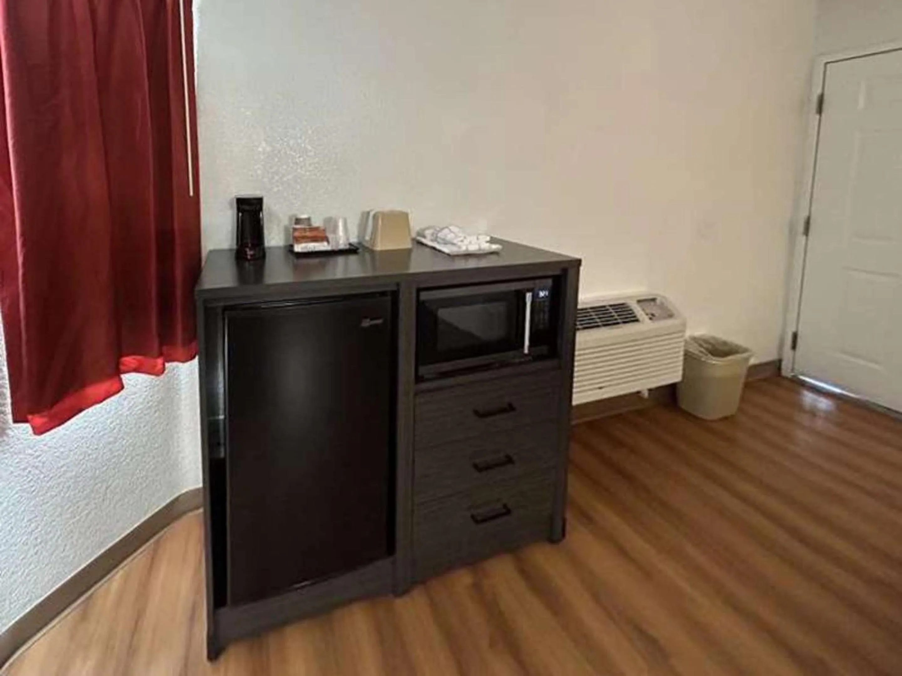 Kitchen or kitchenette in Studio 6 Suites - Riverside, CA South