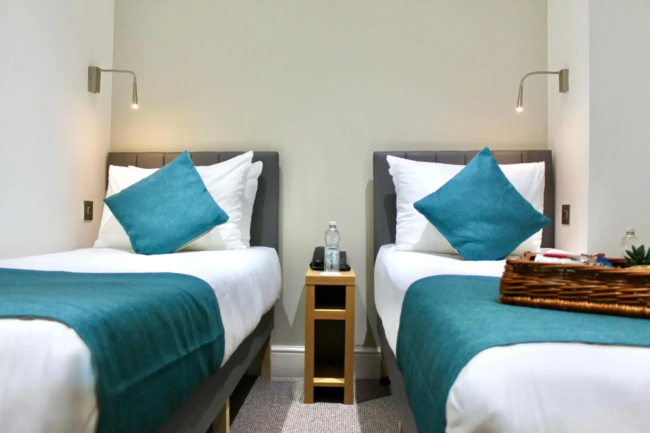 Twin Room (Lower Ground Floor) in Queens Park Premier London Hyde Park Twin Room (Lower Ground Floor) in Queens Park Premier London Hyde Park