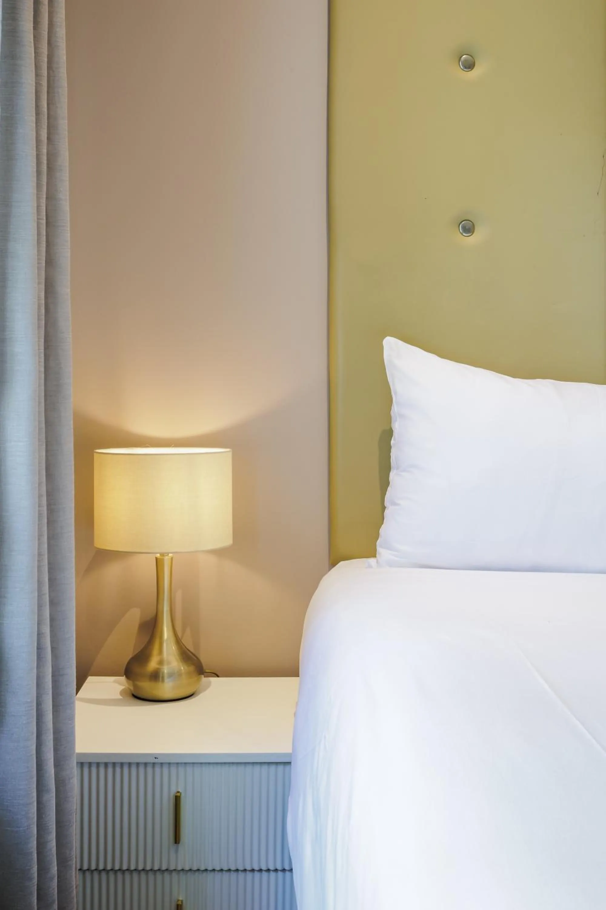 Bed in Queens Park Premier London Hyde Park