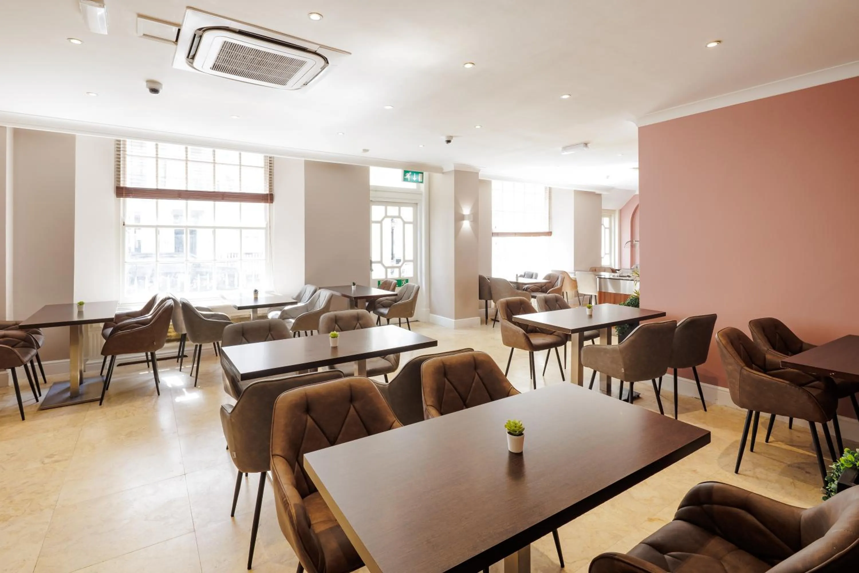 Restaurant/places to eat in Queens Park Premier London Hyde Park