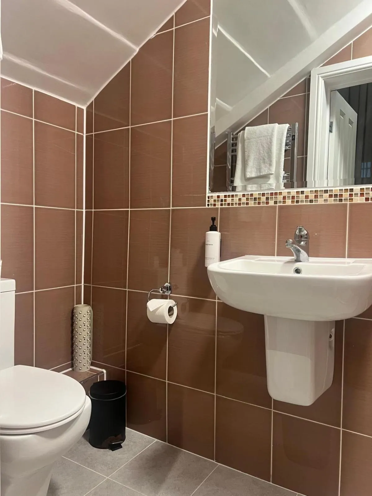 Toilet in Queens Park Premier London Hyde Park