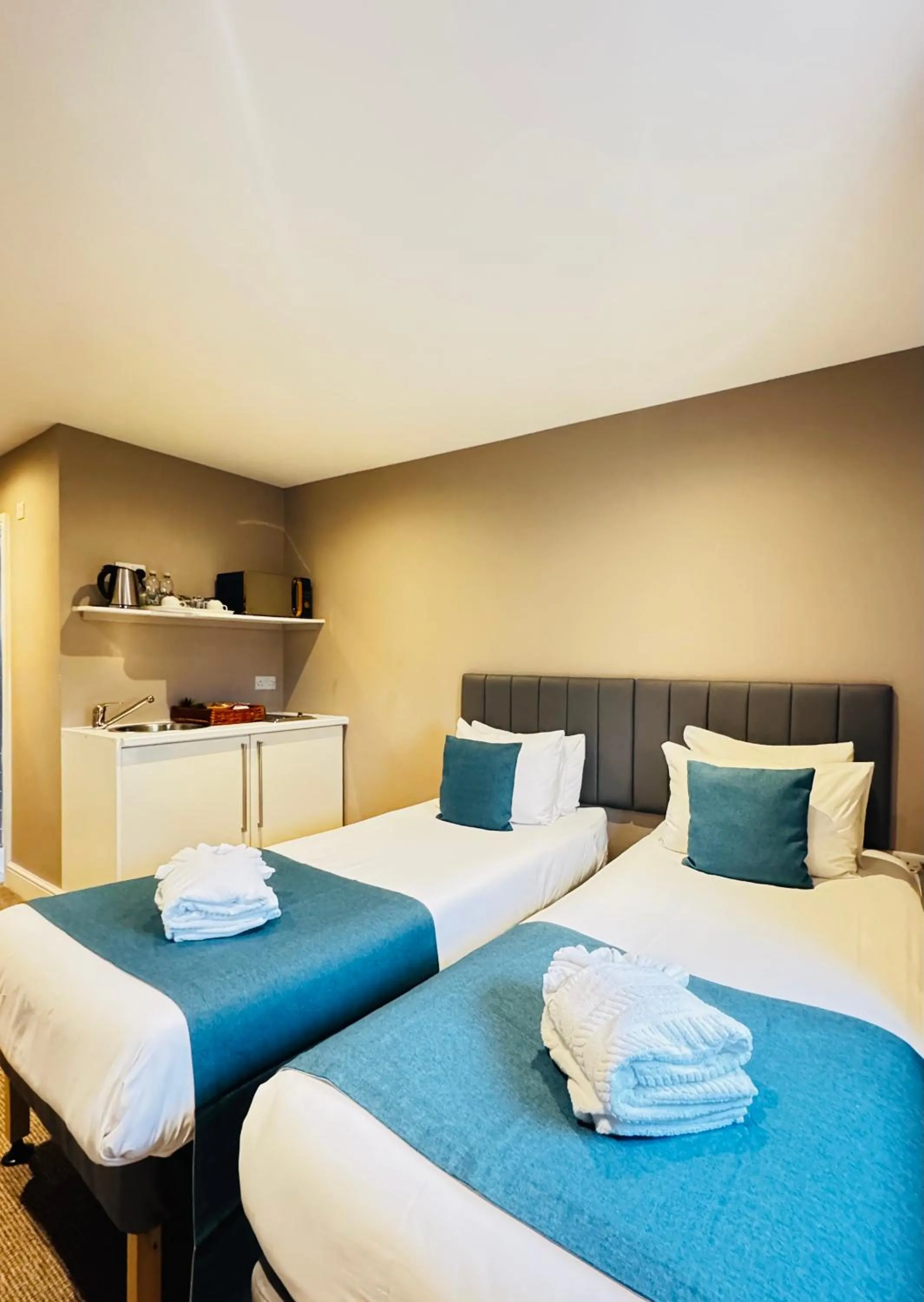 Bed in Queens Park Premier London Hyde Park