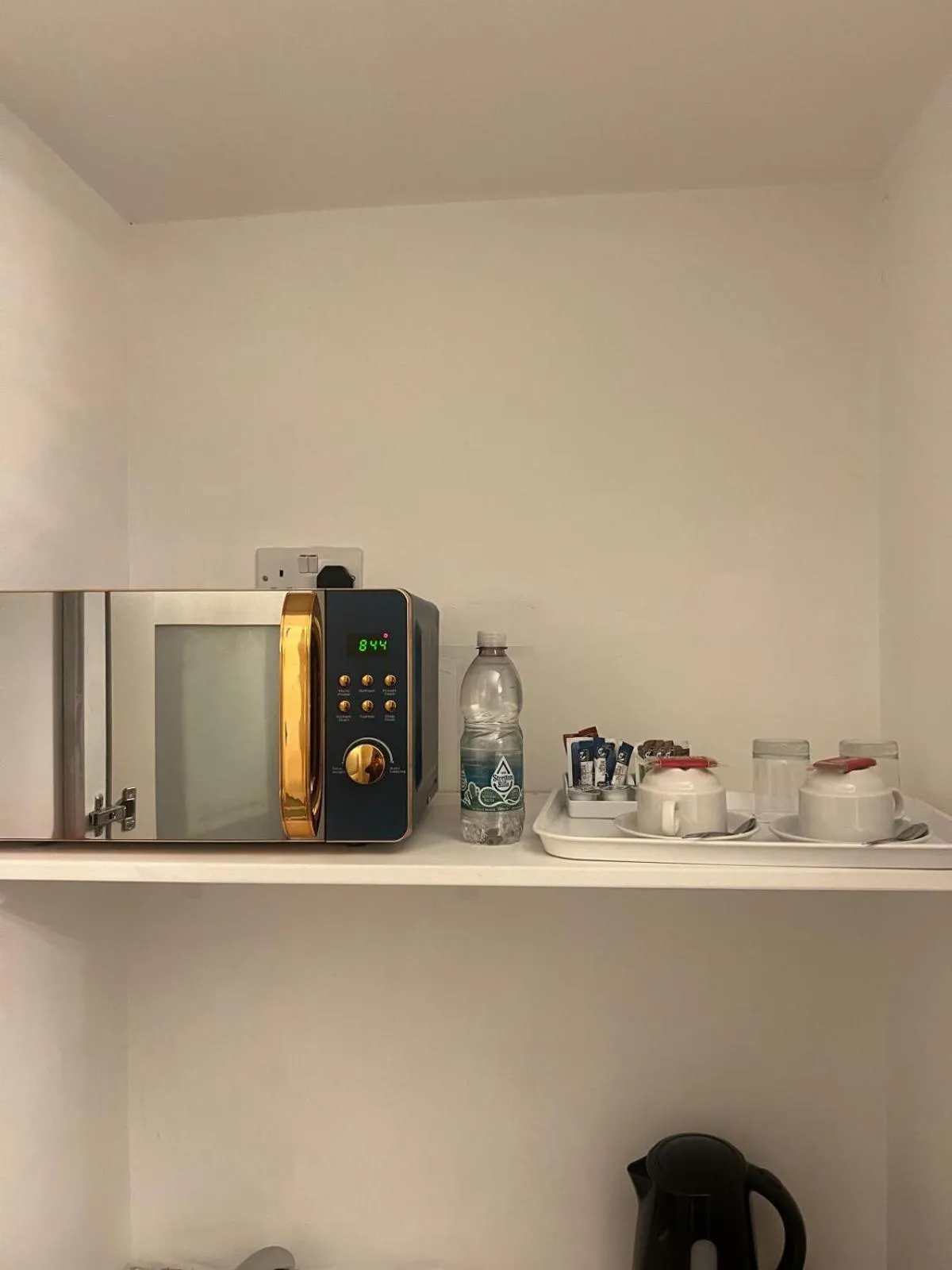 microwave in Queens Park Premier London Hyde Park