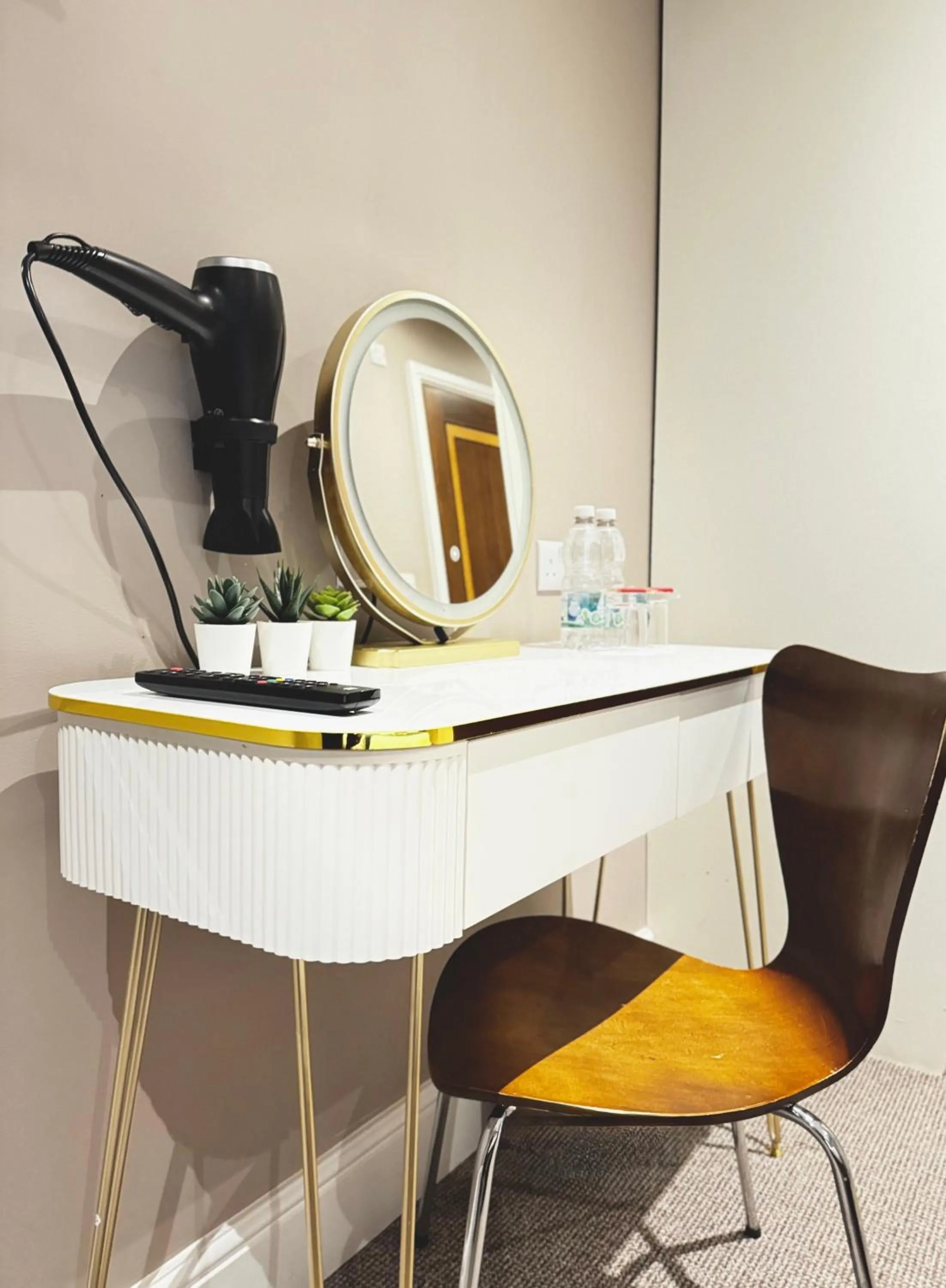 hair dryier in Queens Park Premier London Hyde Park