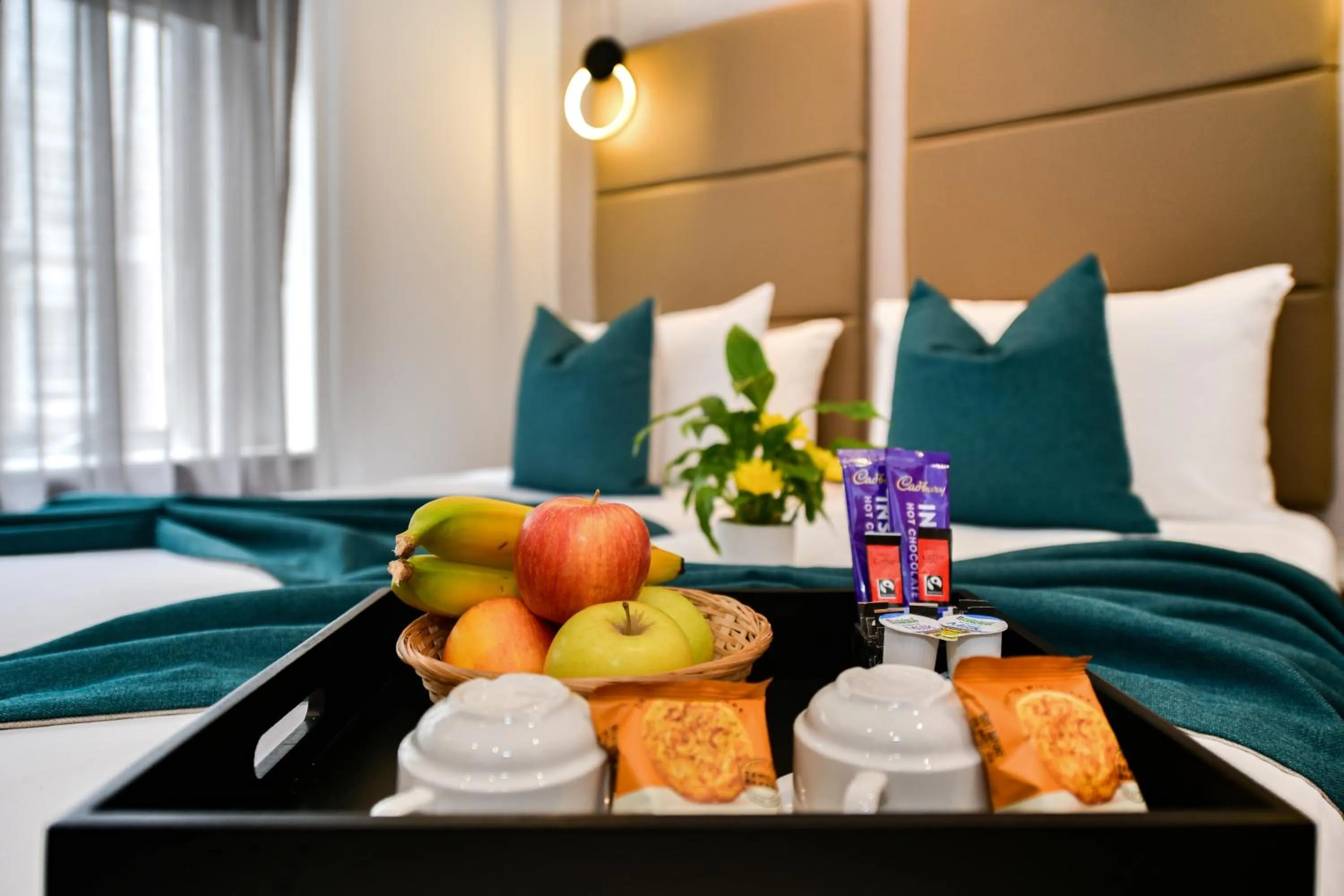 Food, Bed in Queens Park Premier London Hyde Park