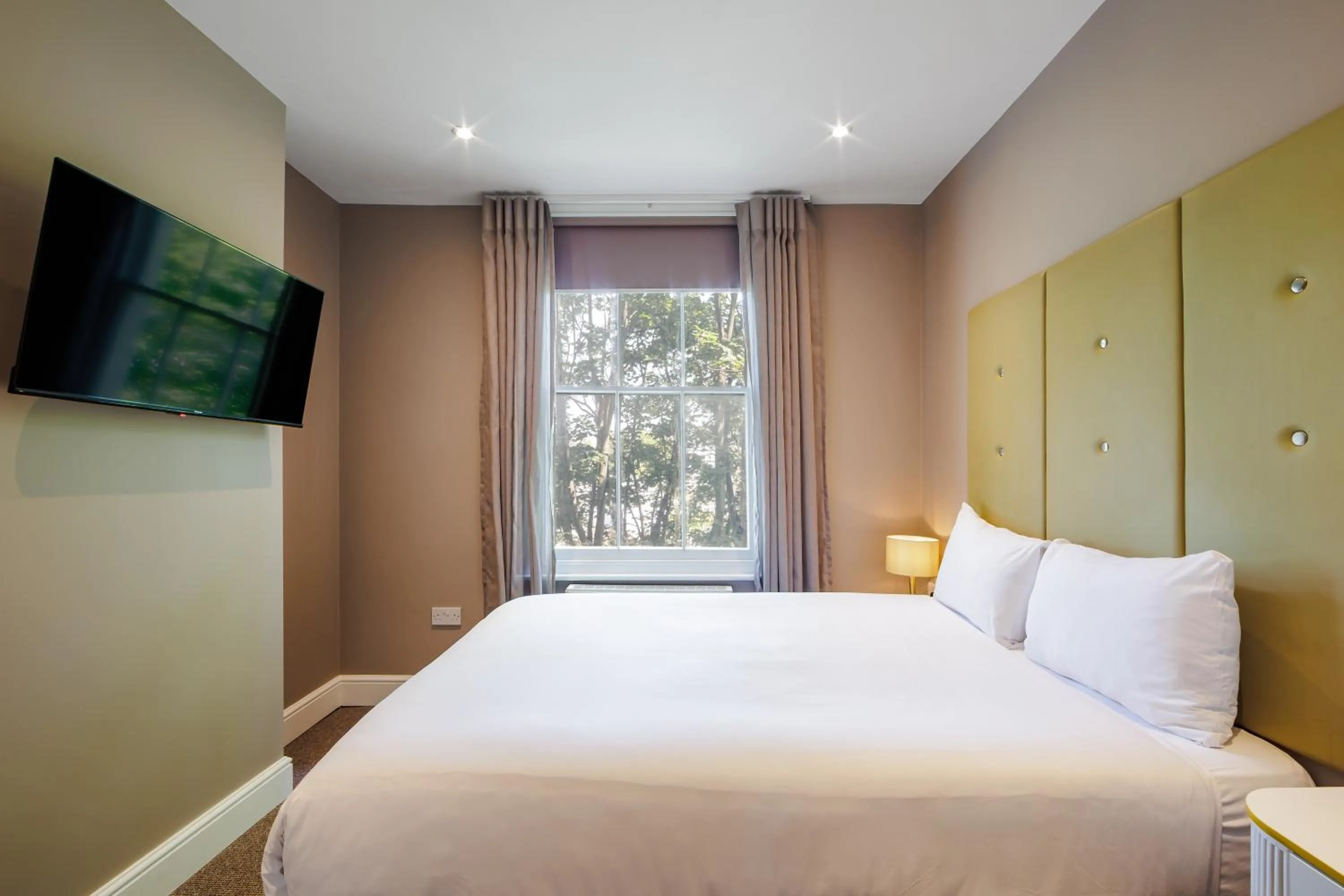 Bed in Queens Park Premier London Hyde Park