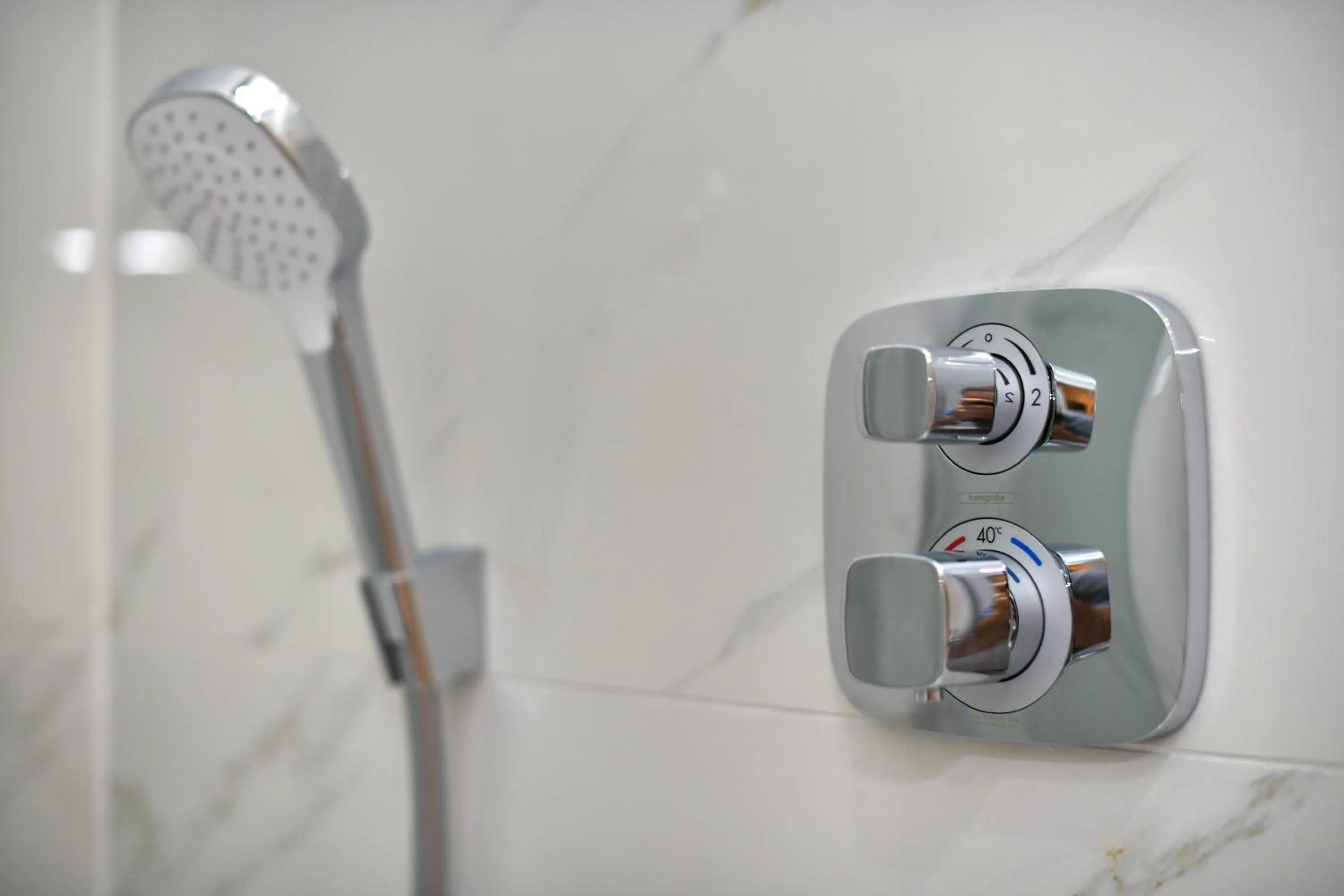 Shower in Queens Park Premier London Hyde Park