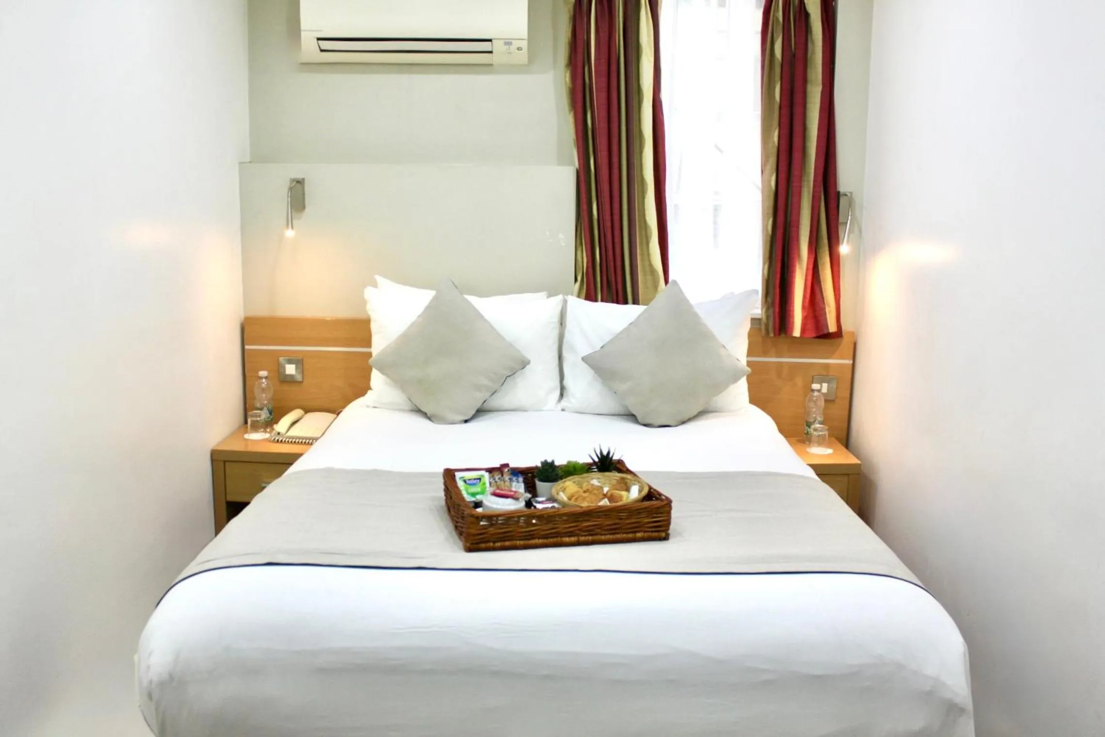 Bed in Queens Park Premier London Hyde Park