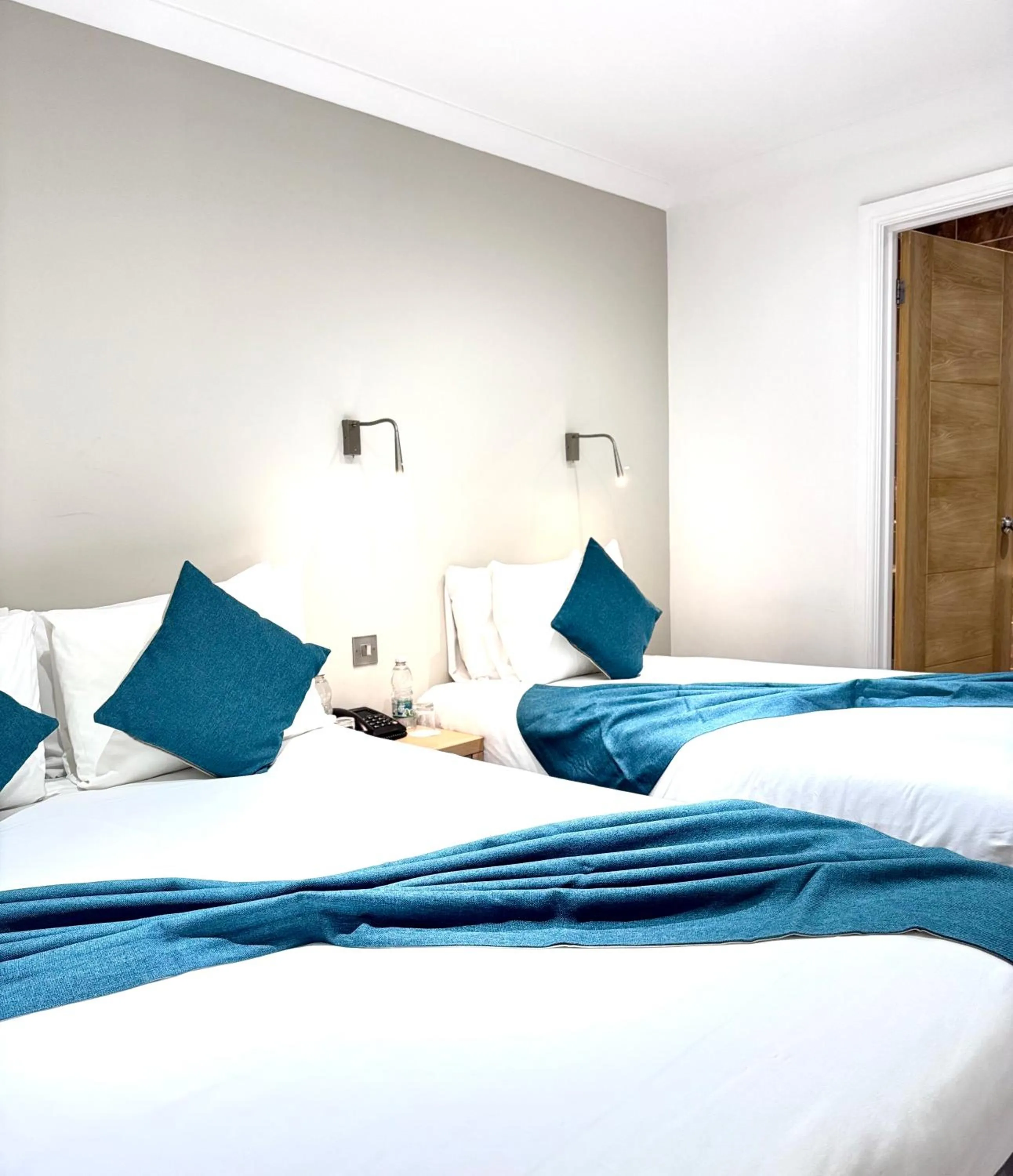 Bedroom, Bed in Queens Park Premier London Hyde Park