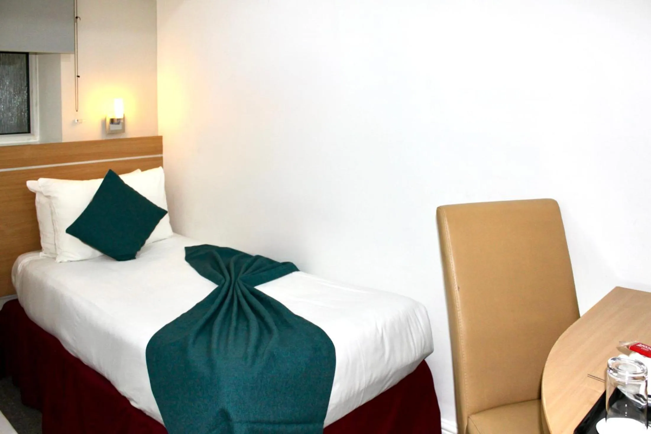 Bed in Queens Park Premier London Hyde Park