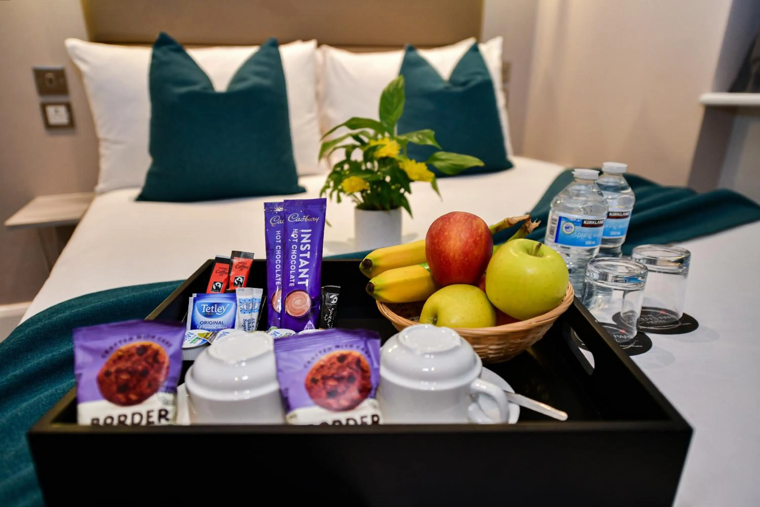 Food and drinks, Bed in Queens Park Premier London Hyde Park