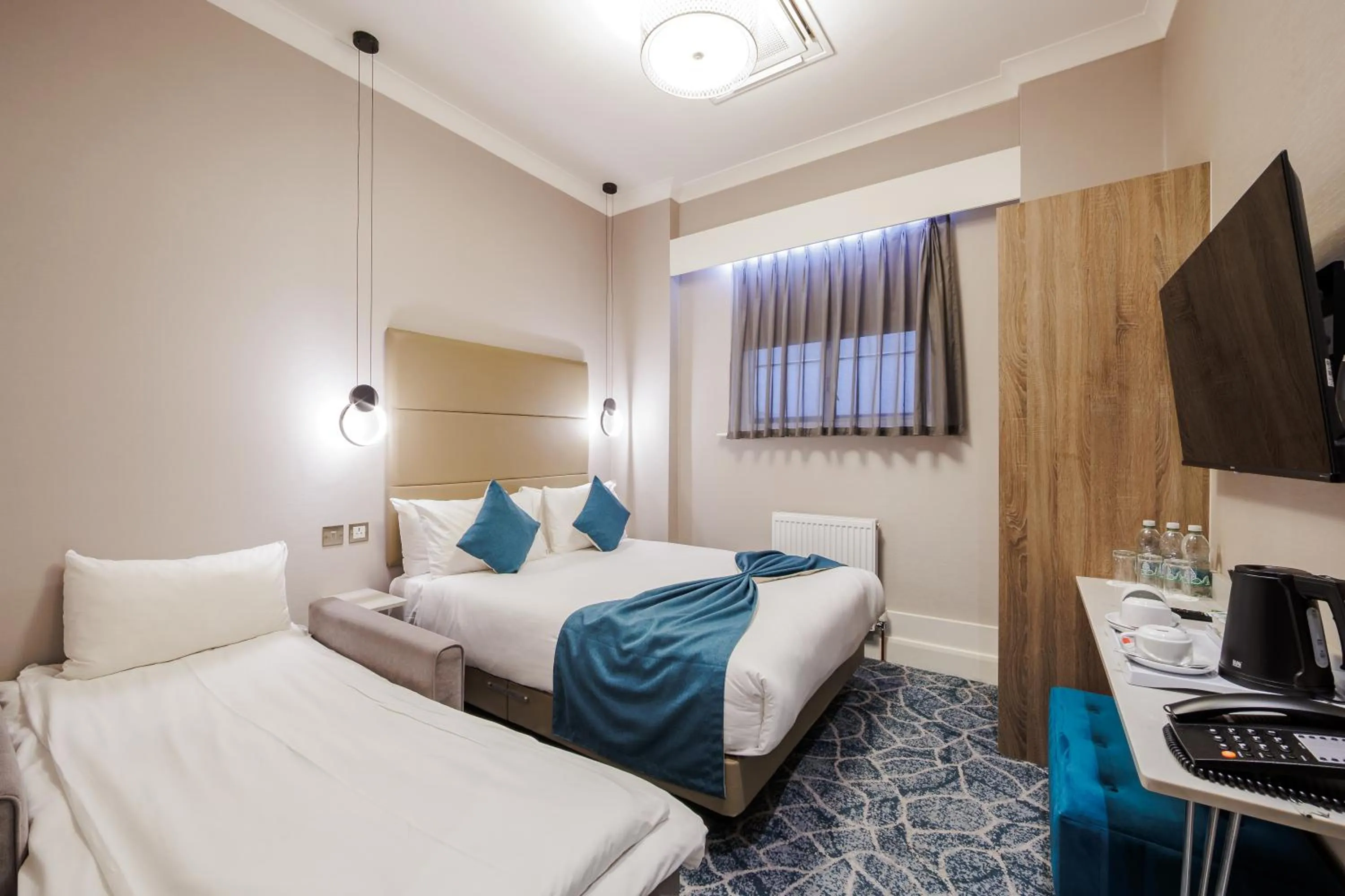 Bed in Queens Park Premier London Hyde Park