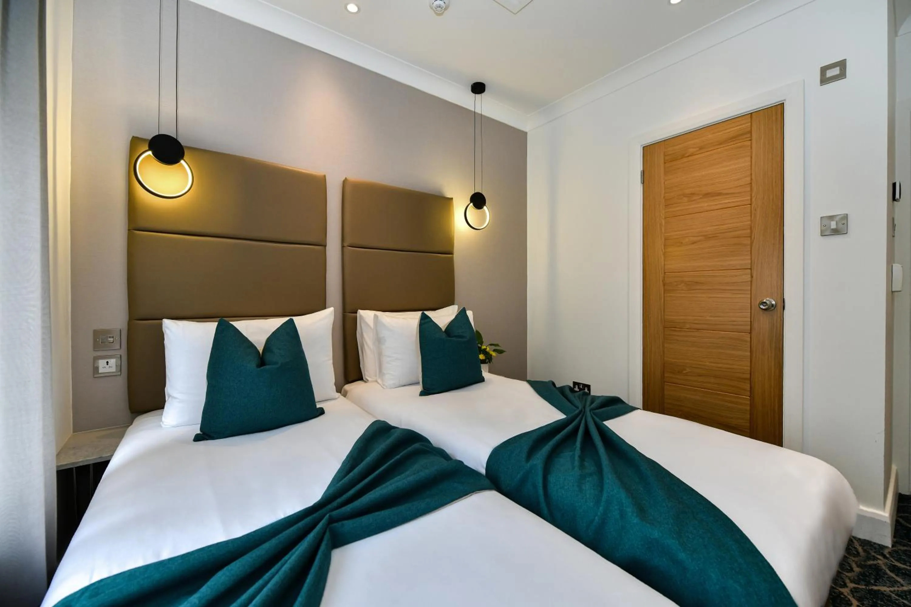 Bedroom, Bed in Queens Park Premier London Hyde Park