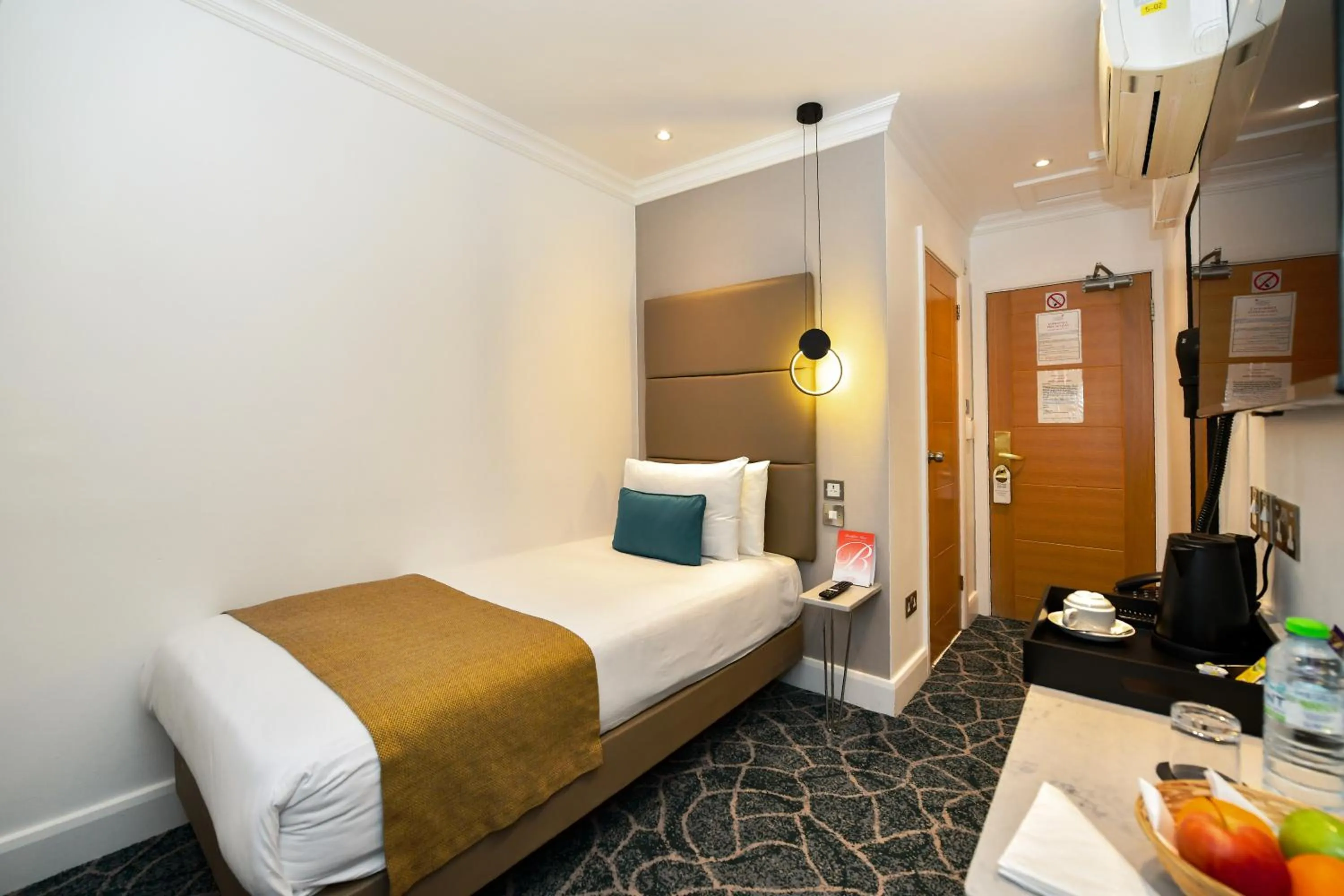 Bedroom, Bed in Queens Park Premier London Hyde Park