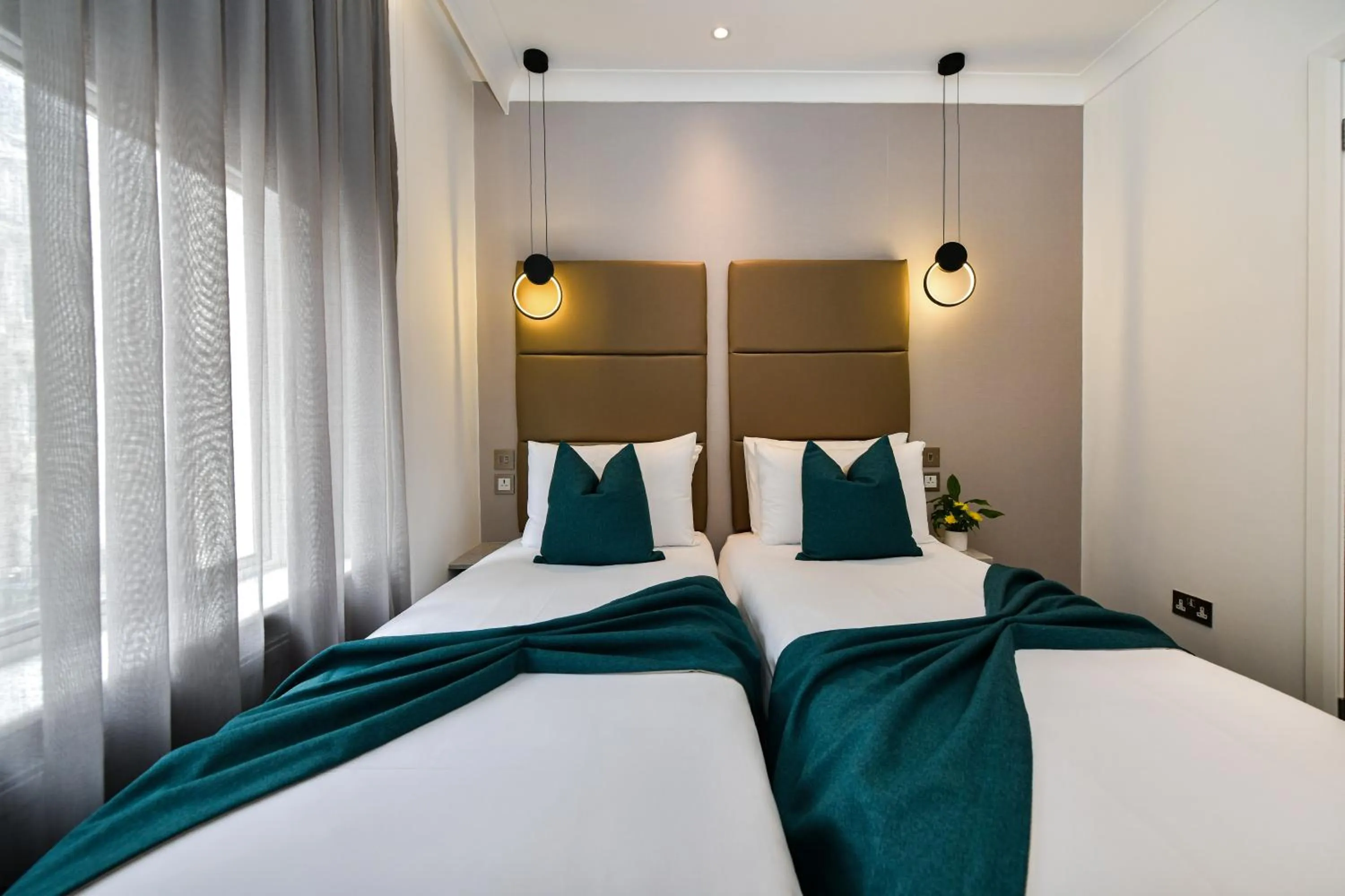 Bed in Queens Park Premier London Hyde Park