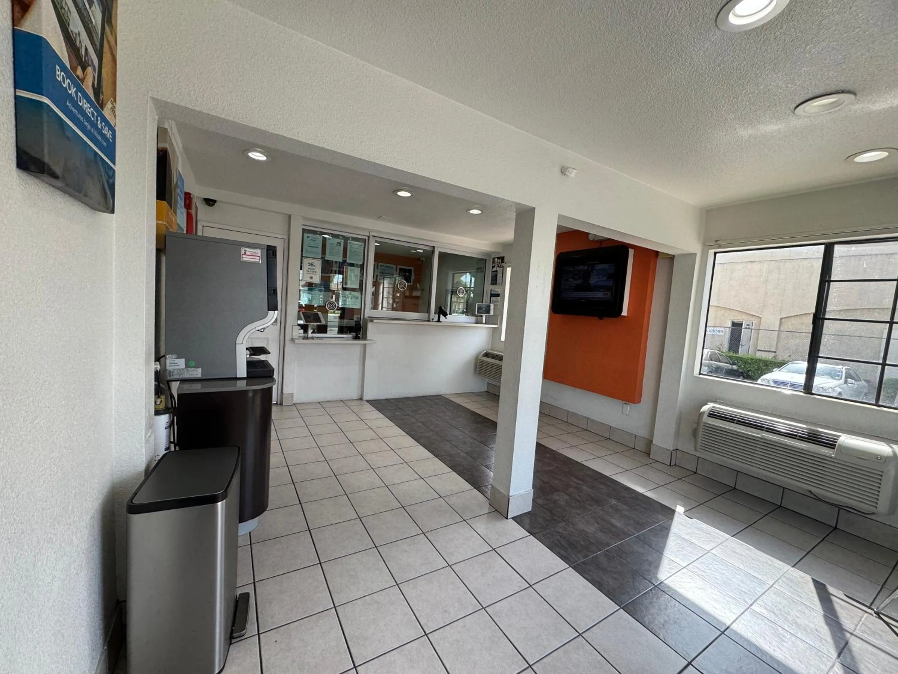 Lobby or reception in Studio 6 Bellflower CA Los Angeles