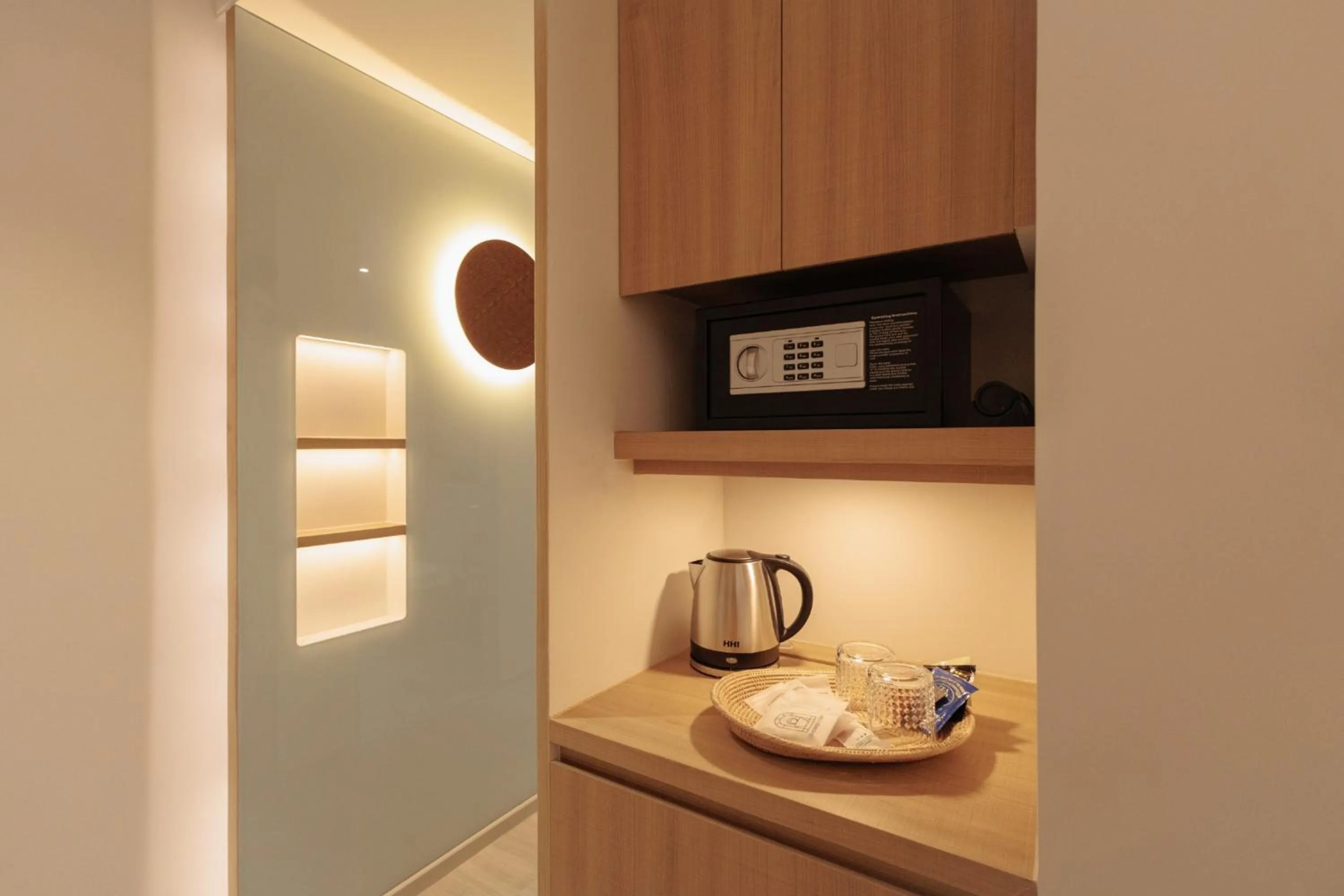 Coffee/tea facilities in CORRIDOR 2407