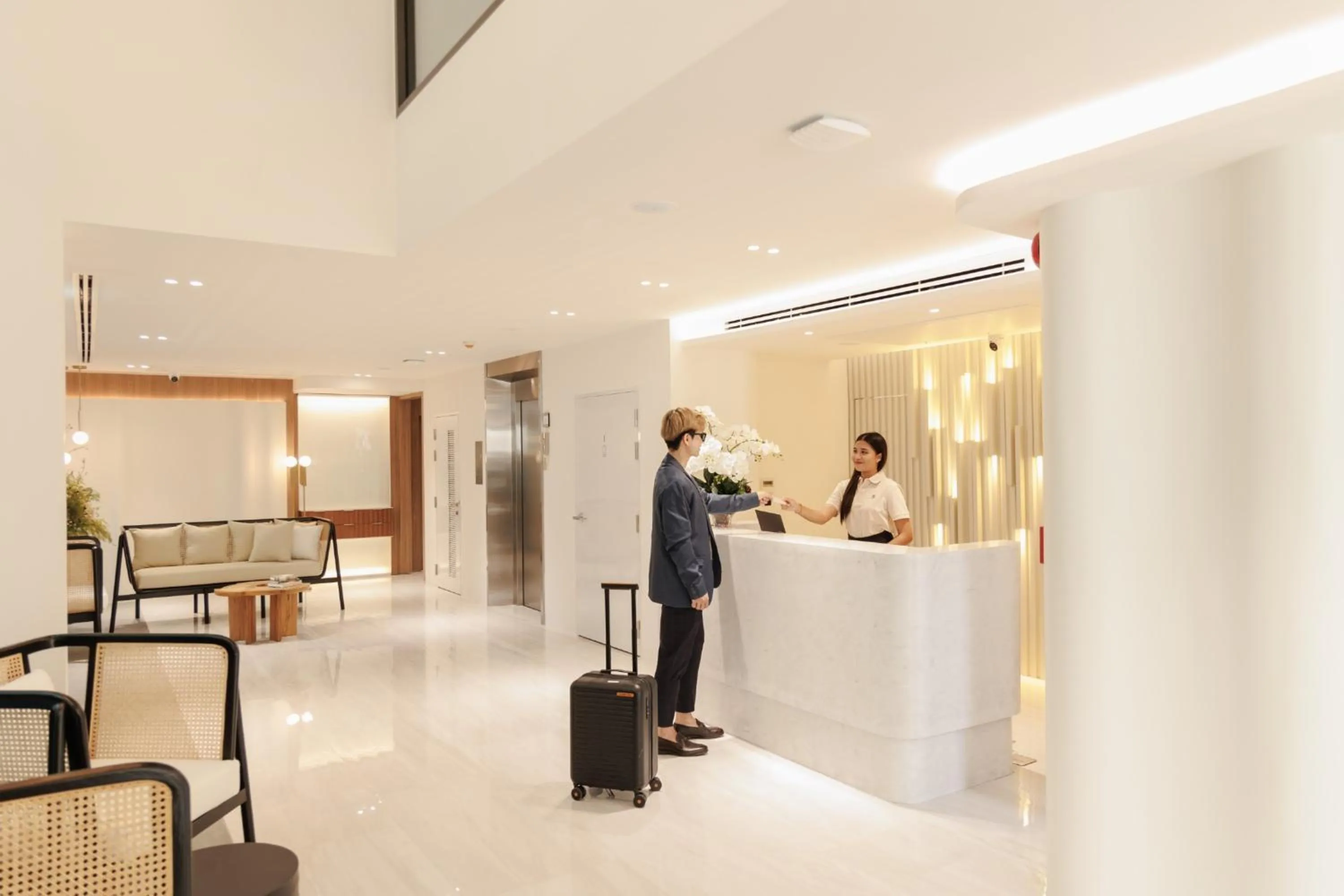 Lobby or reception in CORRIDOR 2407