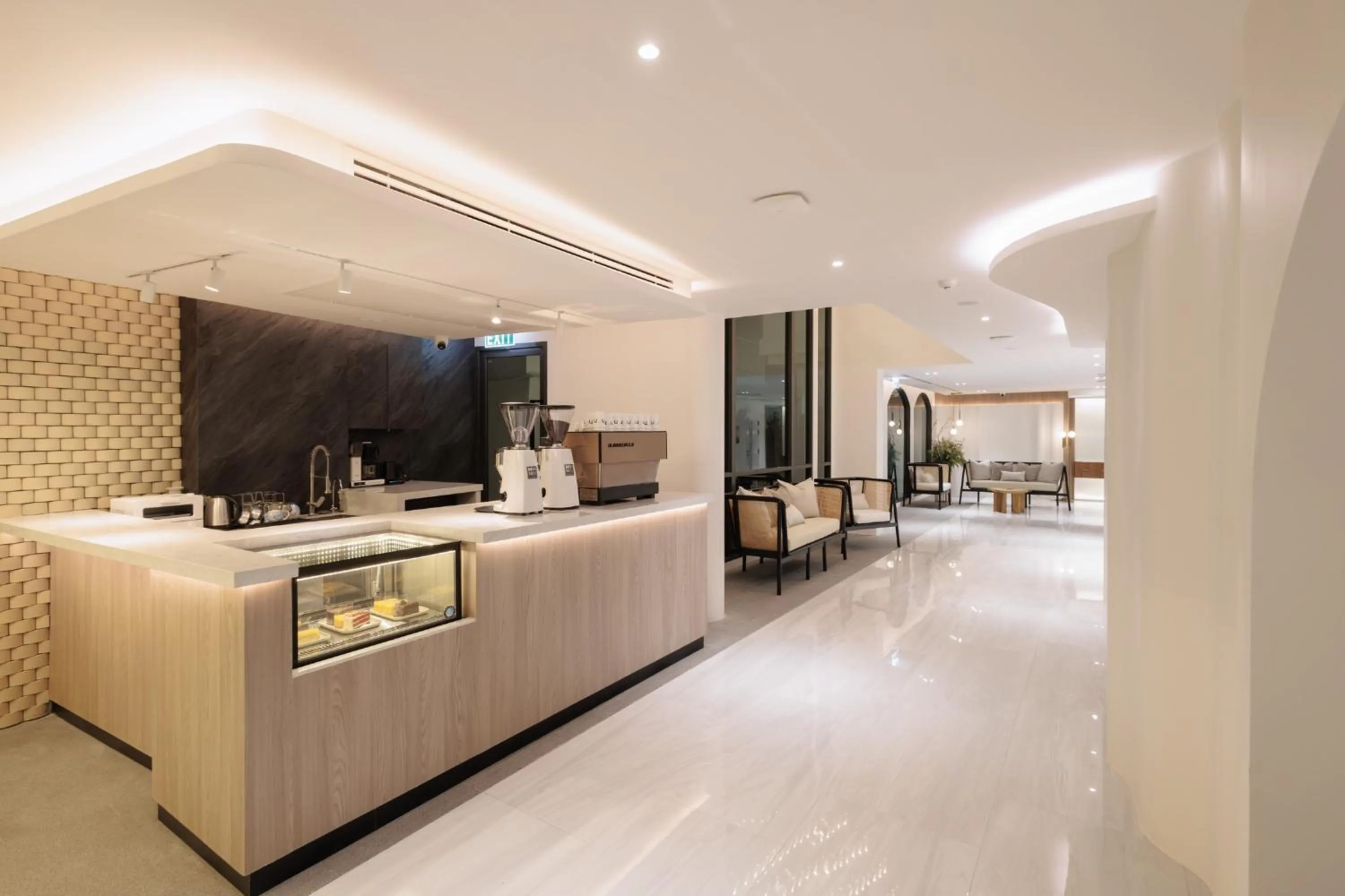 On-site shops in CORRIDOR 2407