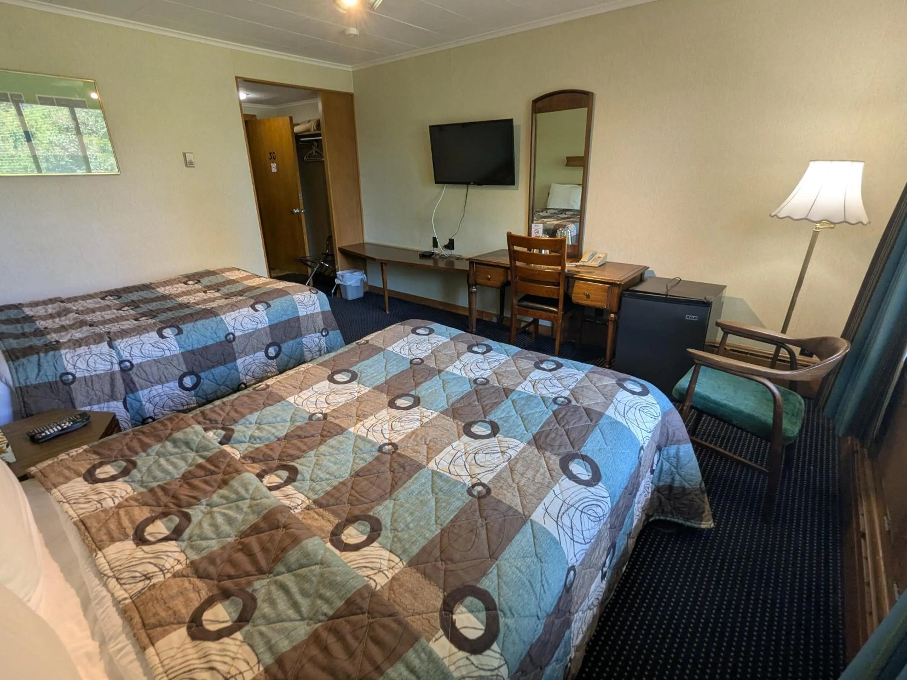 Bed in Mariner motor hotel