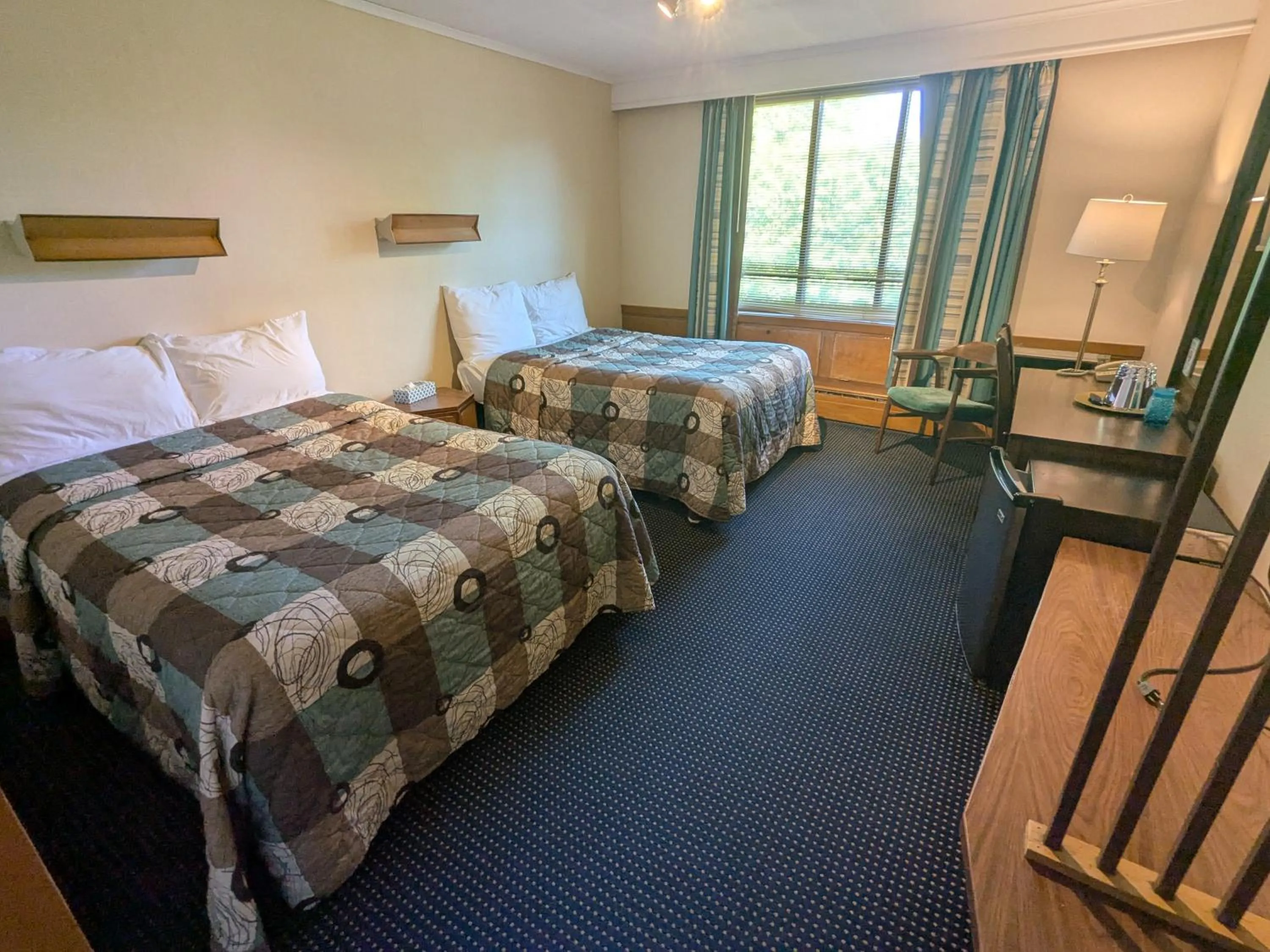 Bed in Mariner motor hotel