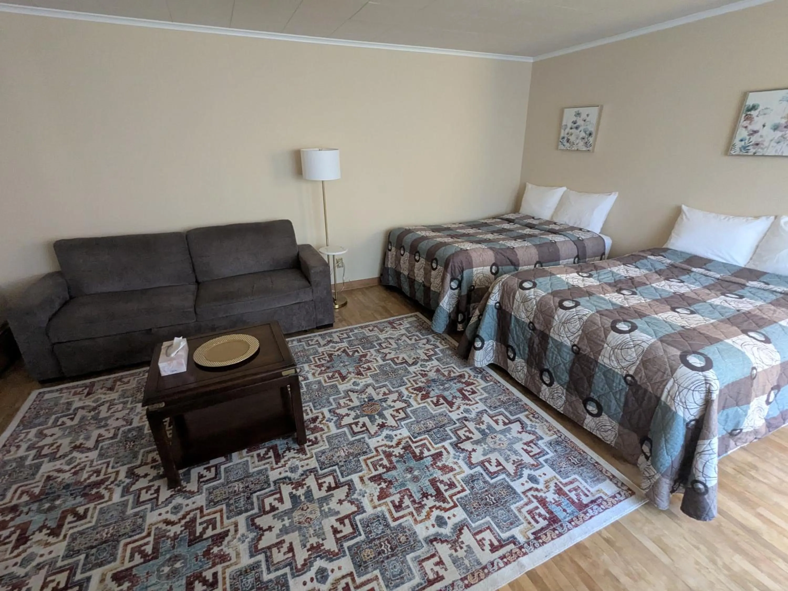 Bed in Mariner motor hotel