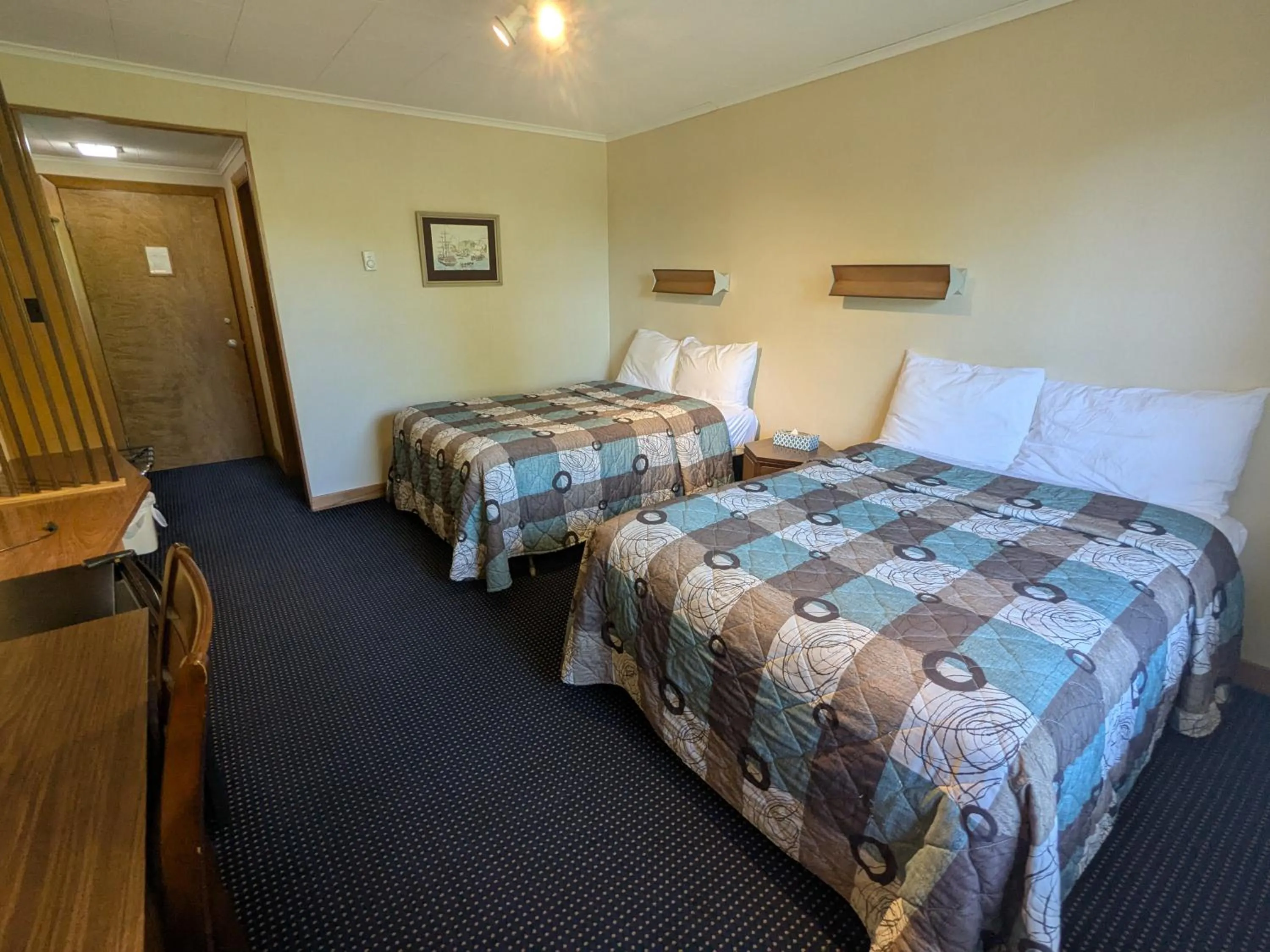 Bed in Mariner motor hotel