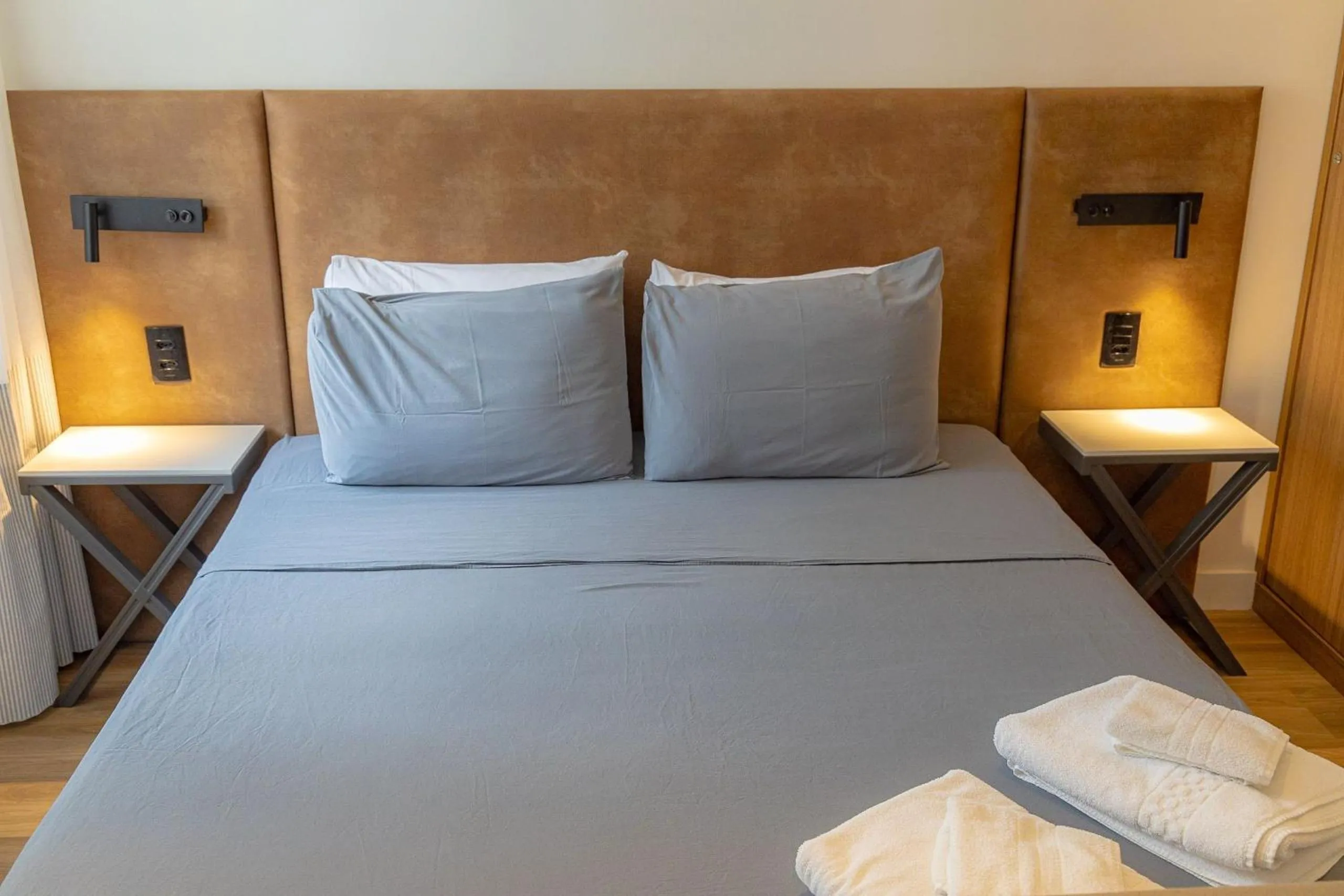 Bed in Elegant Flat Internacional Plaza-Garagem e Piscina